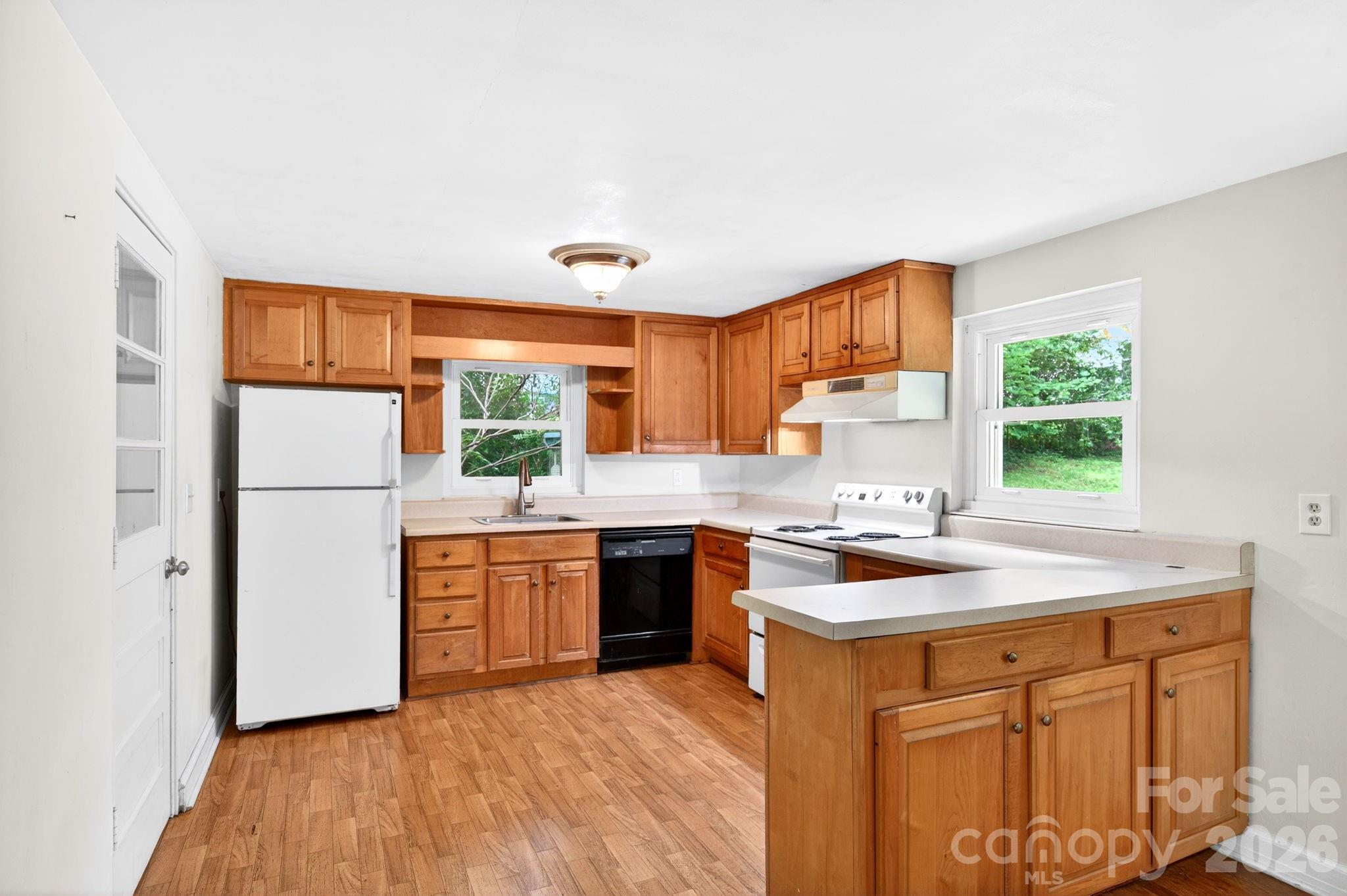 411 Hillcrest Circle — Hendersonville