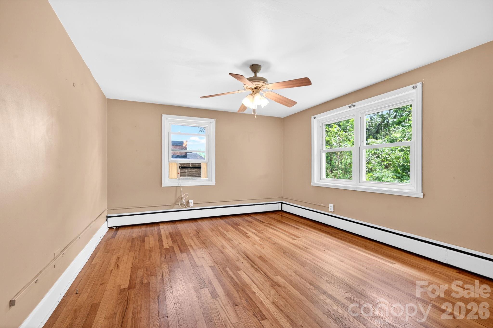 411 Hillcrest Circle — Hendersonville