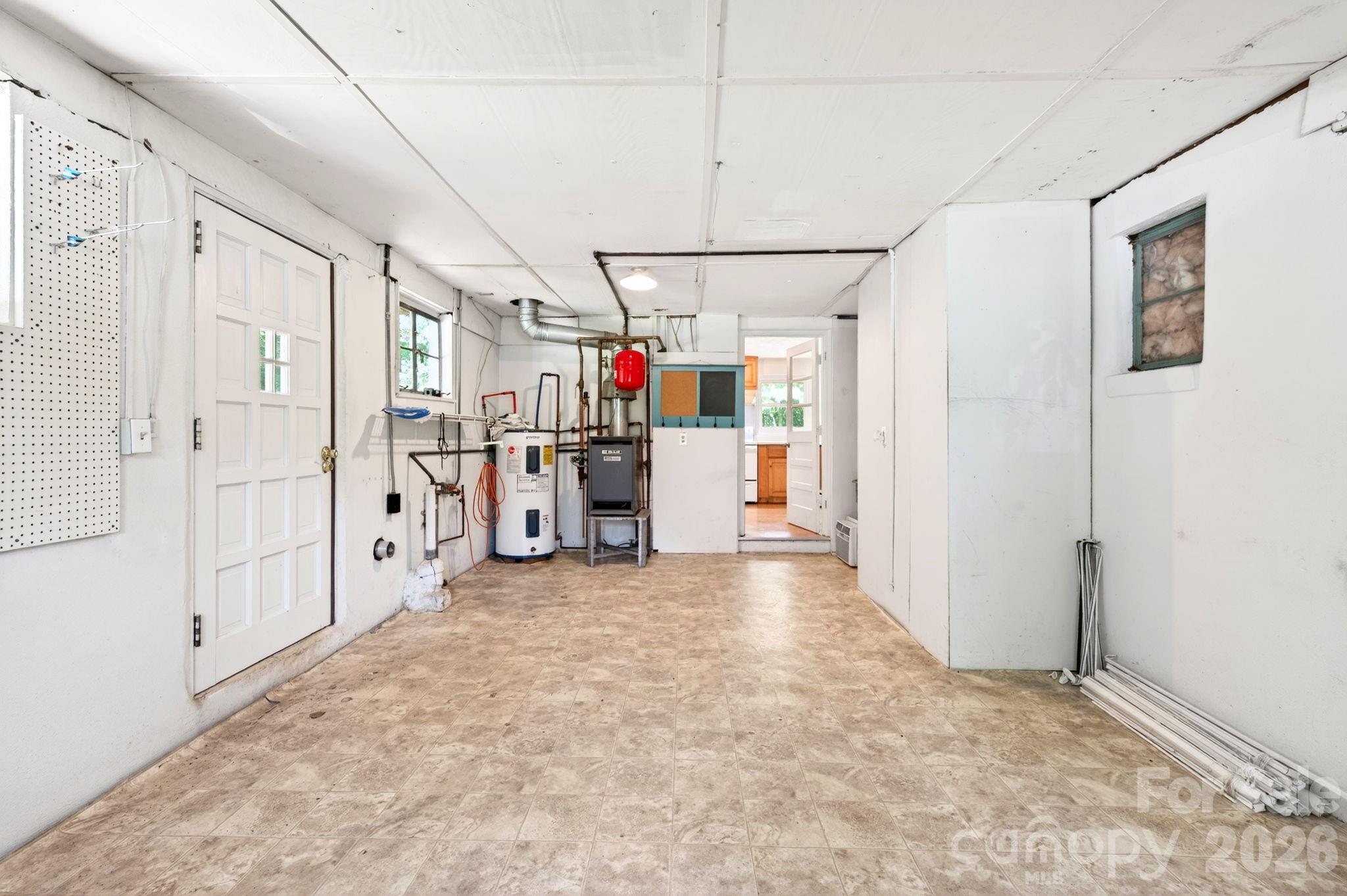 411 Hillcrest Circle — Hendersonville