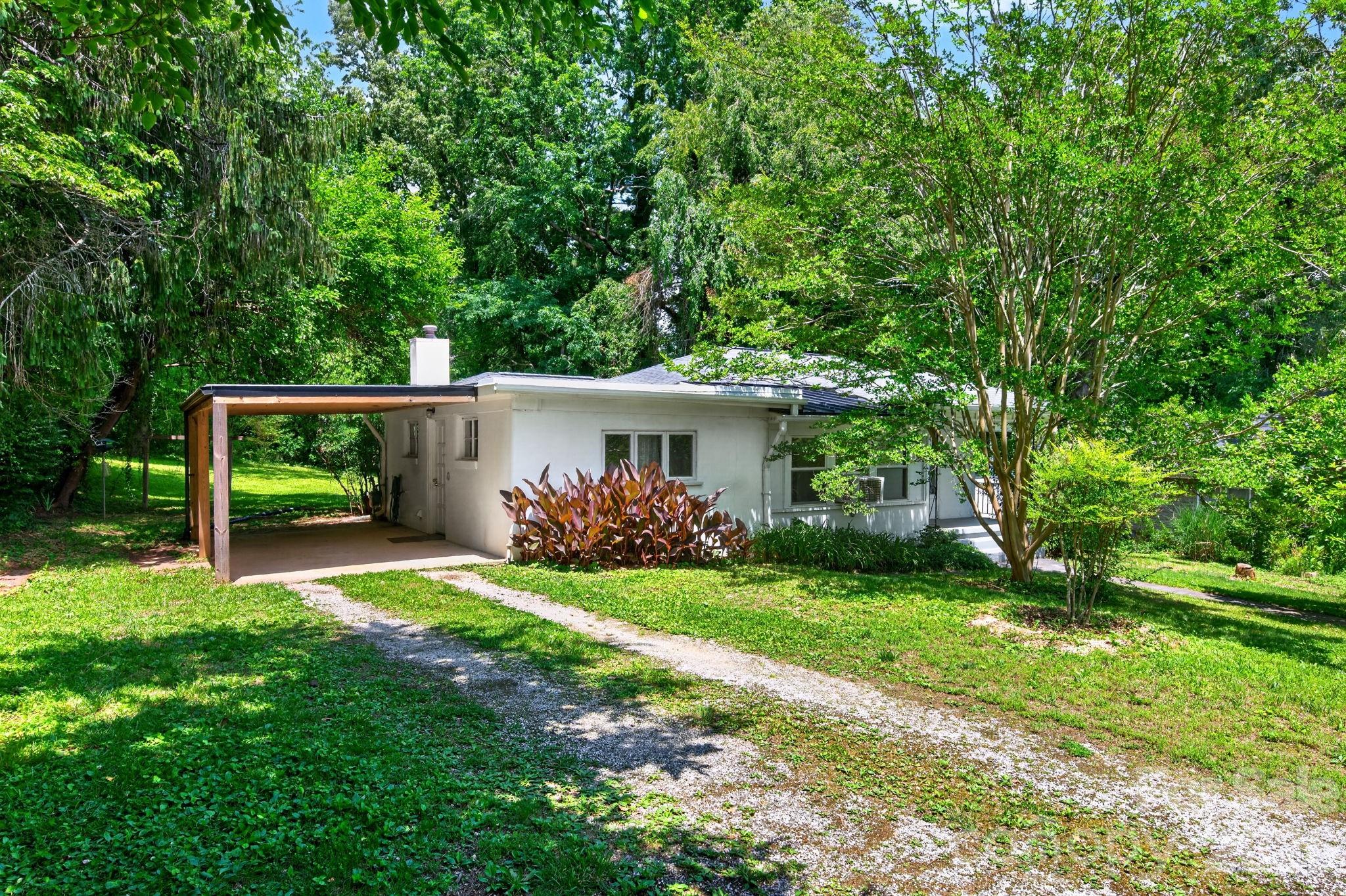 411 Hillcrest Circle — Hendersonville