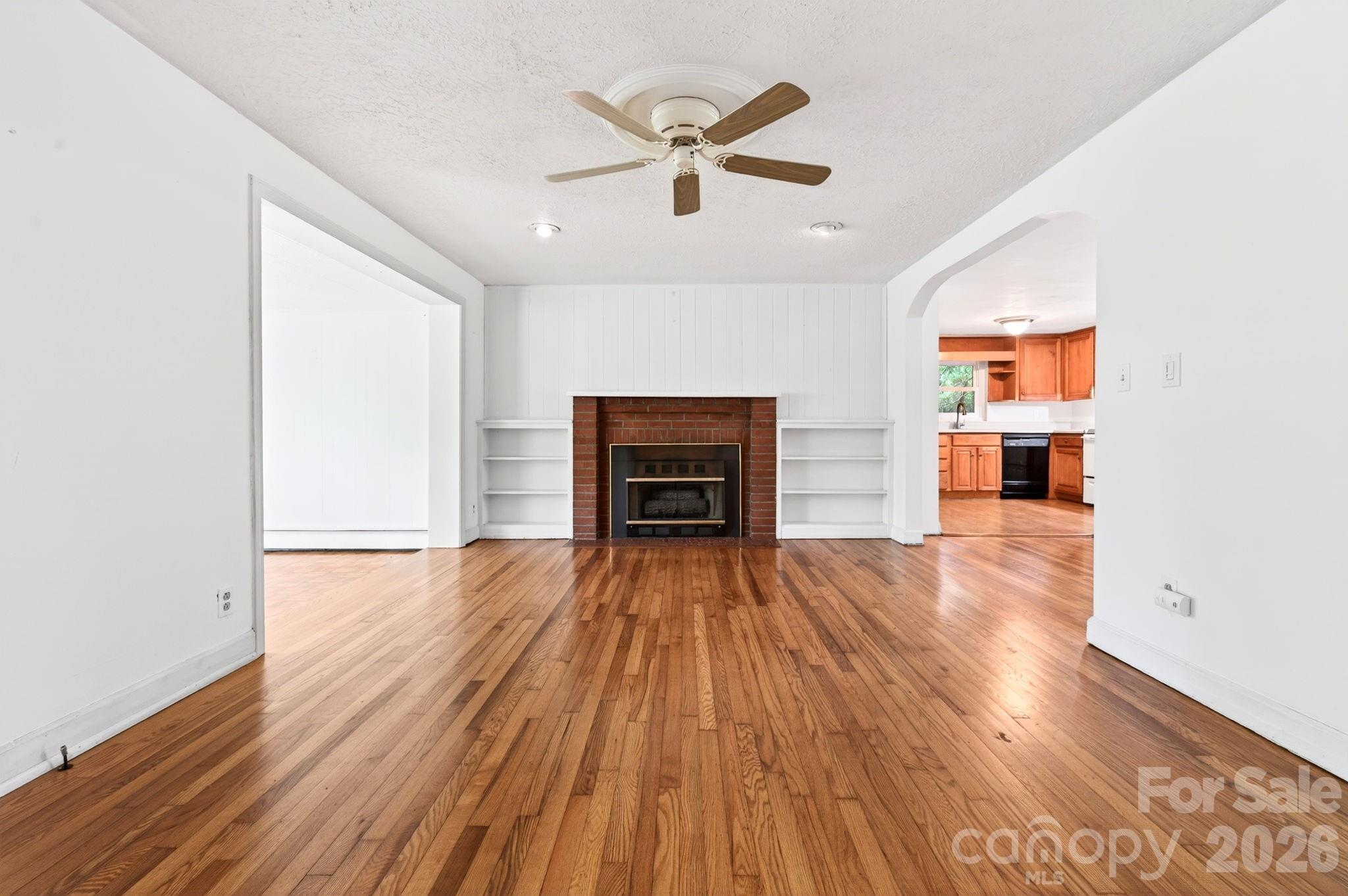 411 Hillcrest Circle — Hendersonville