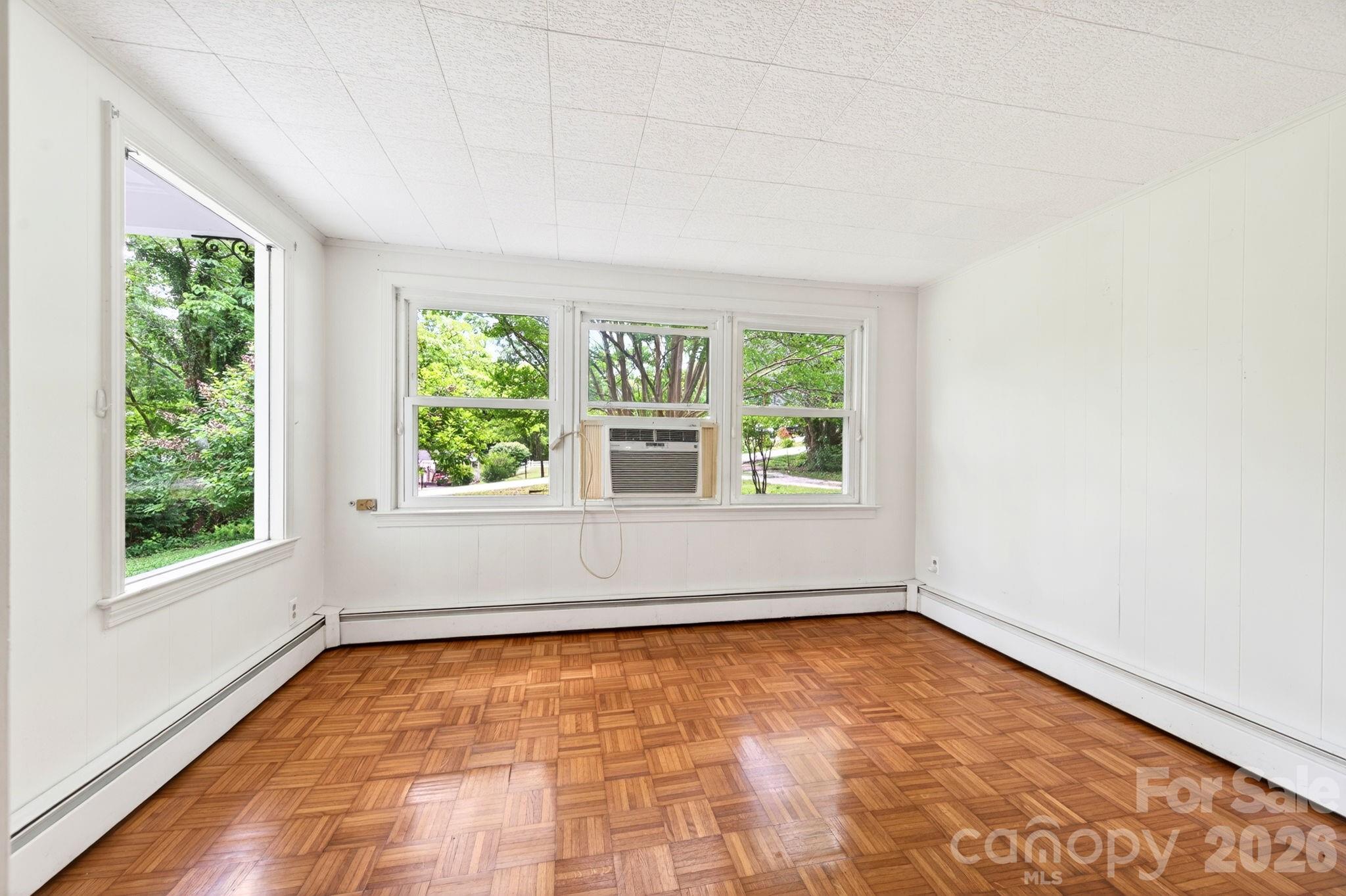 411 Hillcrest Circle — Hendersonville