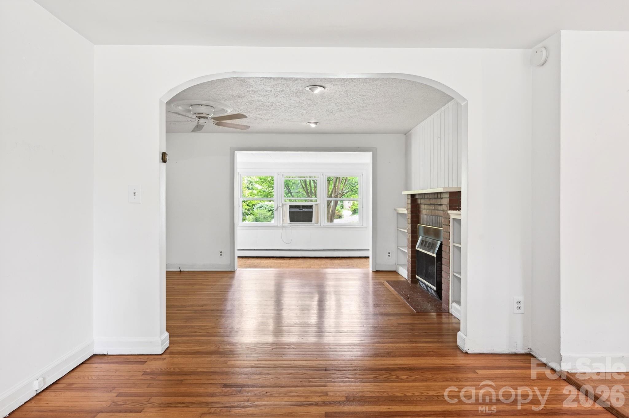 411 Hillcrest Circle — Hendersonville