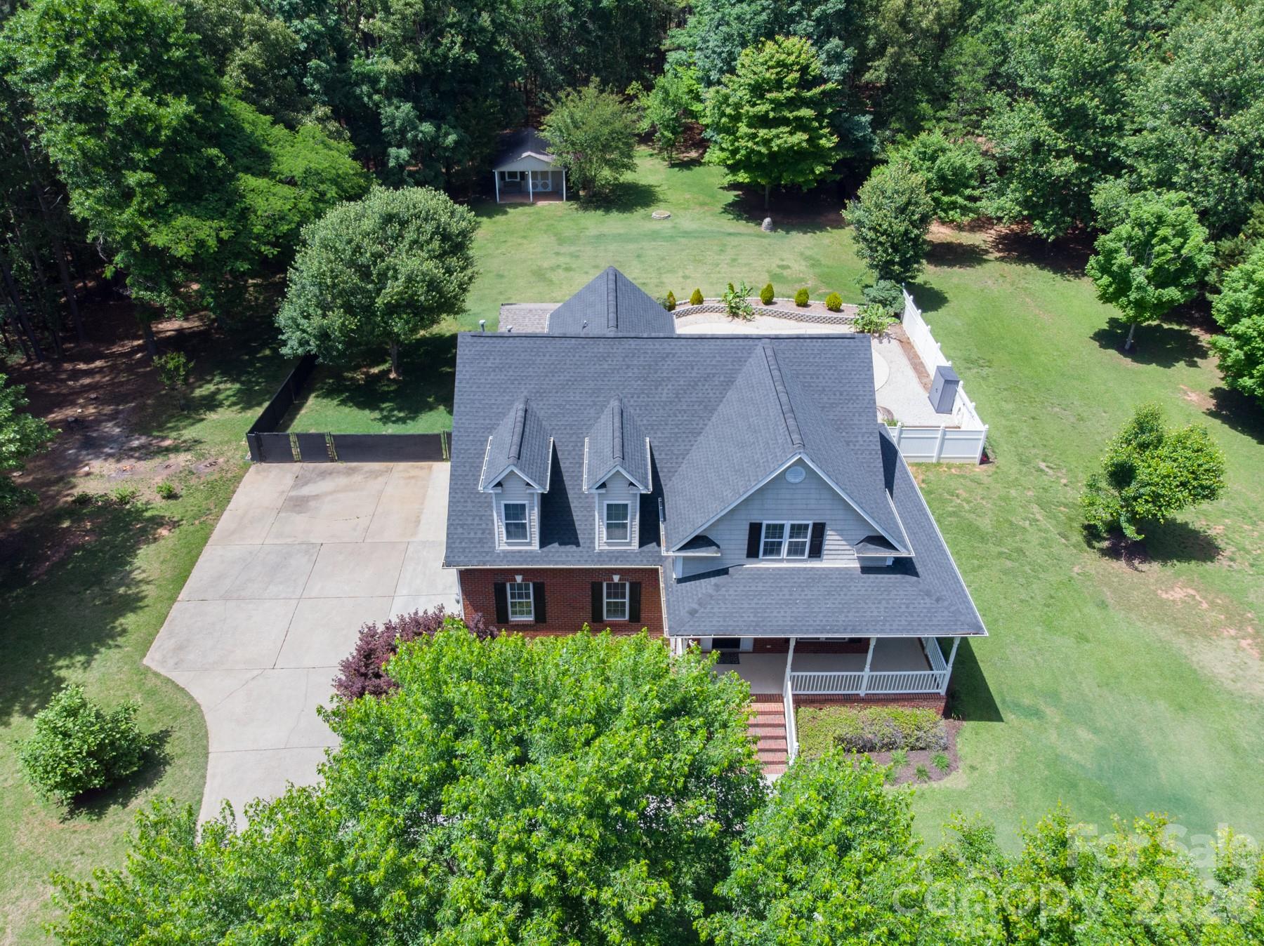 1606 Ferdinand Lane — York
