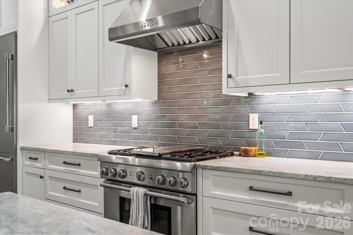 1160 S Kings Drive — Charlotte