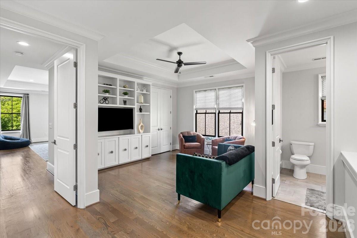 1160 S Kings Drive — Charlotte