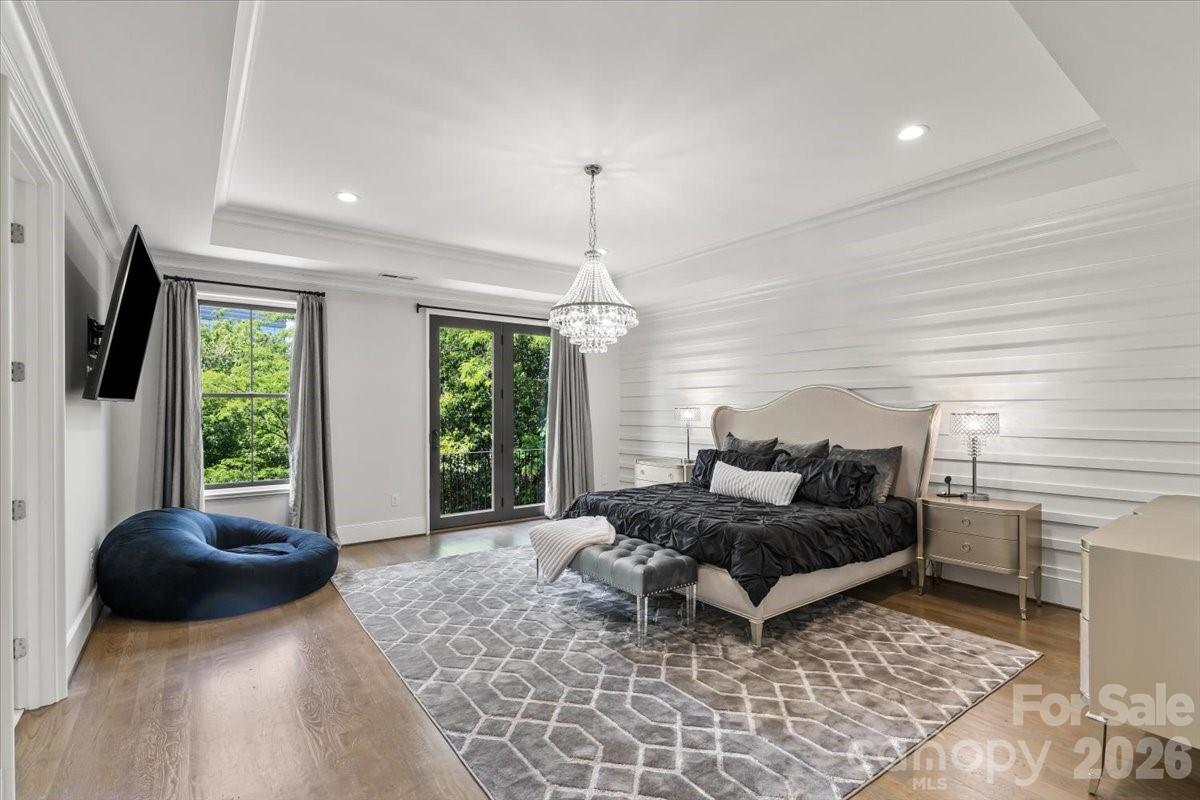 1160 S Kings Drive — Charlotte