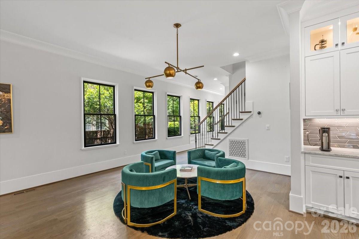 1160 S Kings Drive — Charlotte