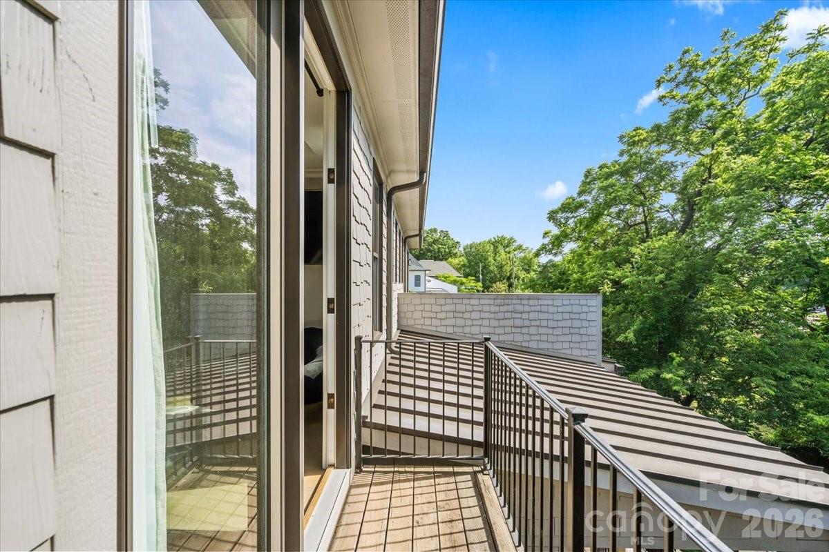1160 S Kings Drive — Charlotte