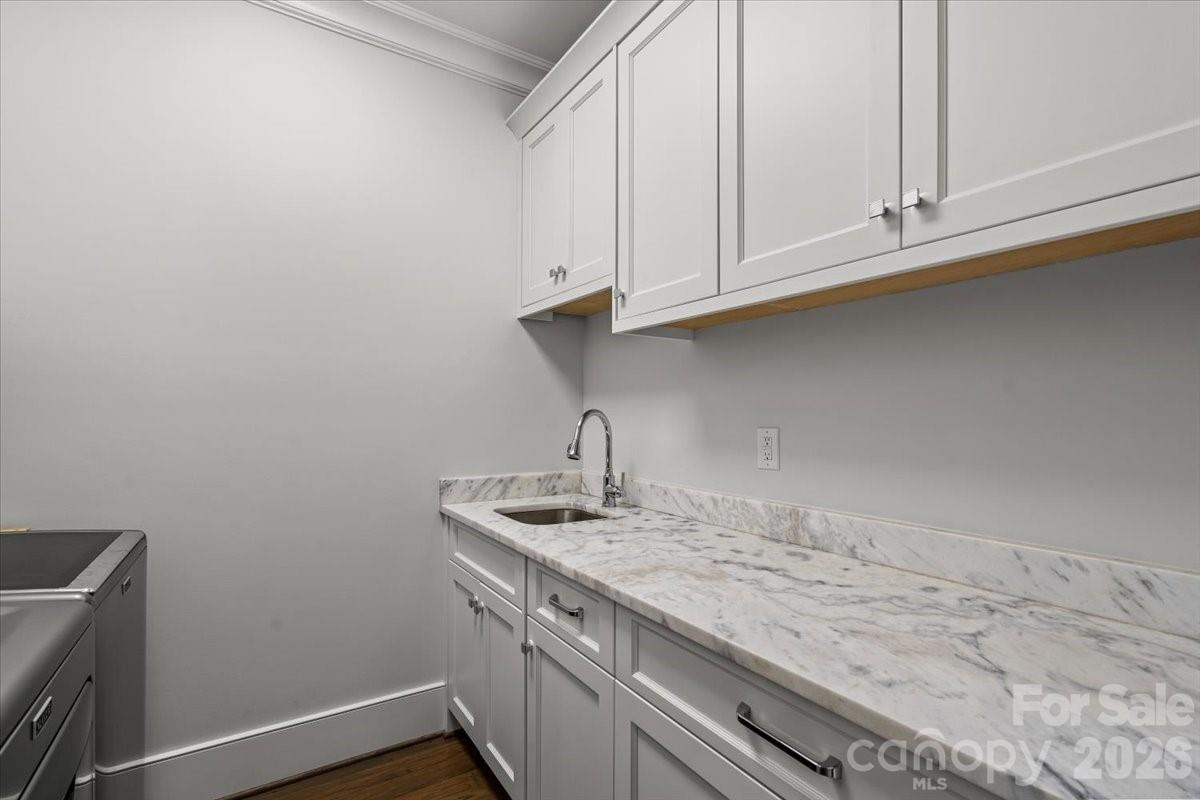 1160 S Kings Drive — Charlotte