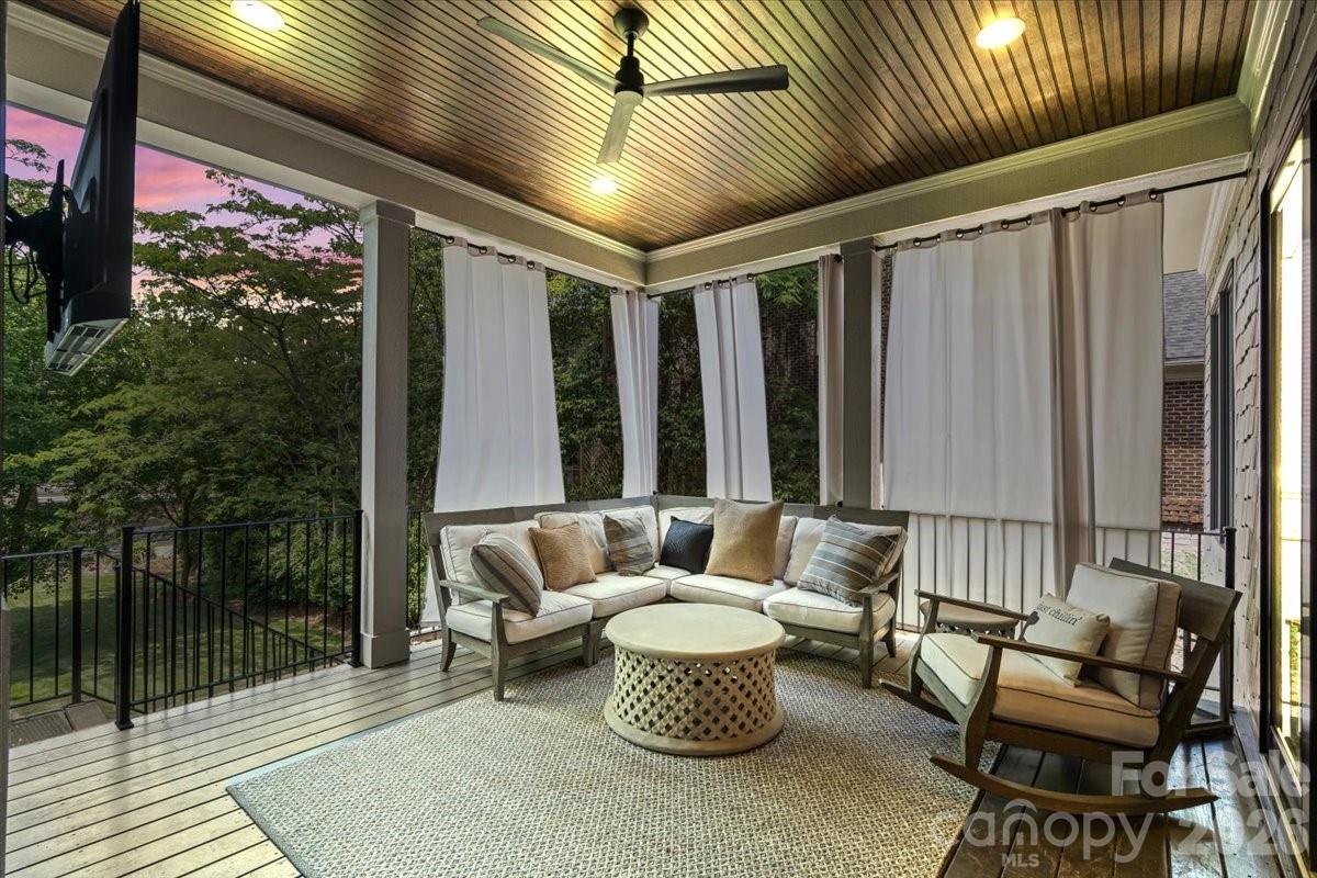 1160 S Kings Drive — Charlotte