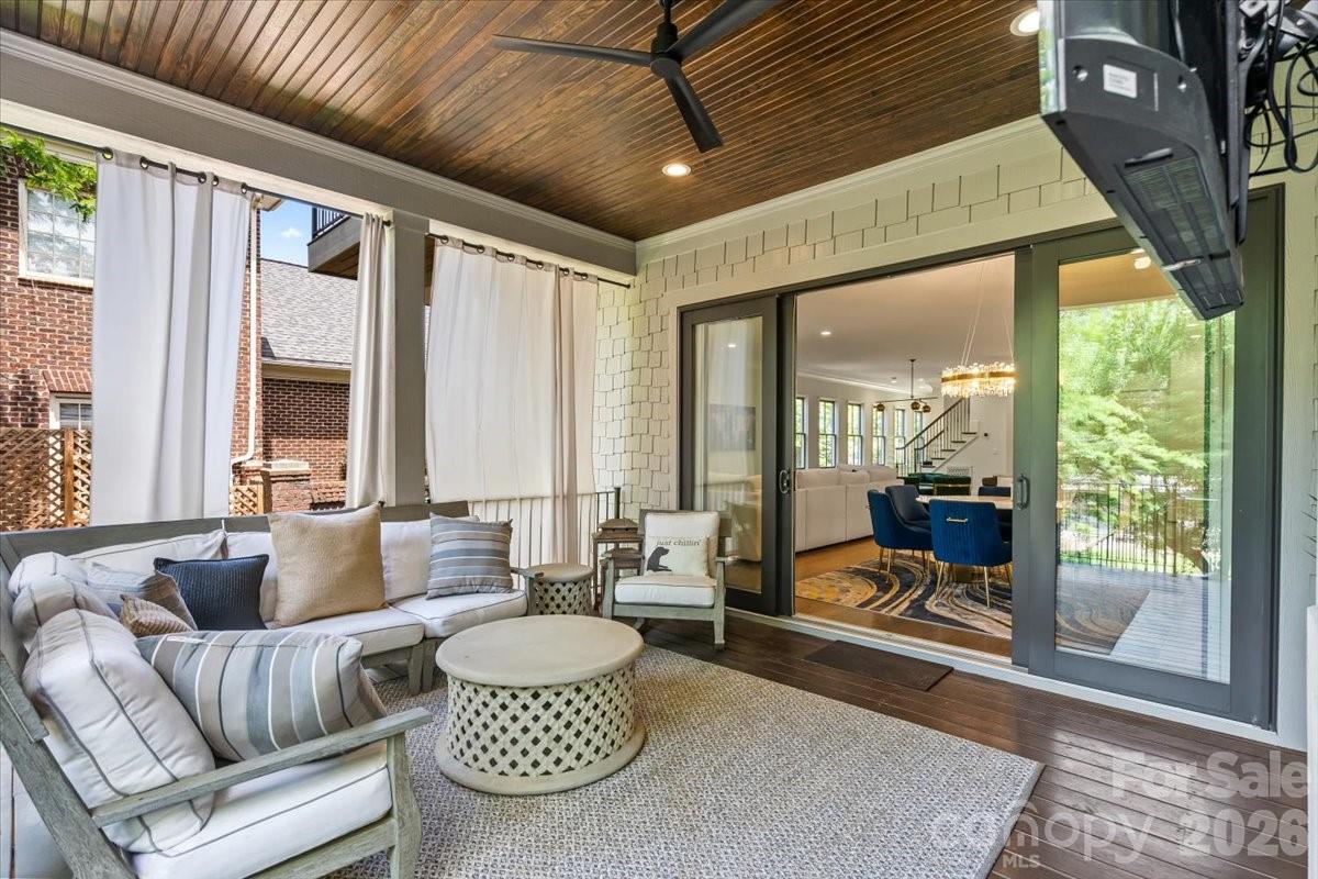 1160 S Kings Drive — Charlotte