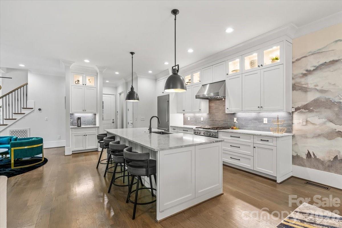 1160 S Kings Drive — Charlotte