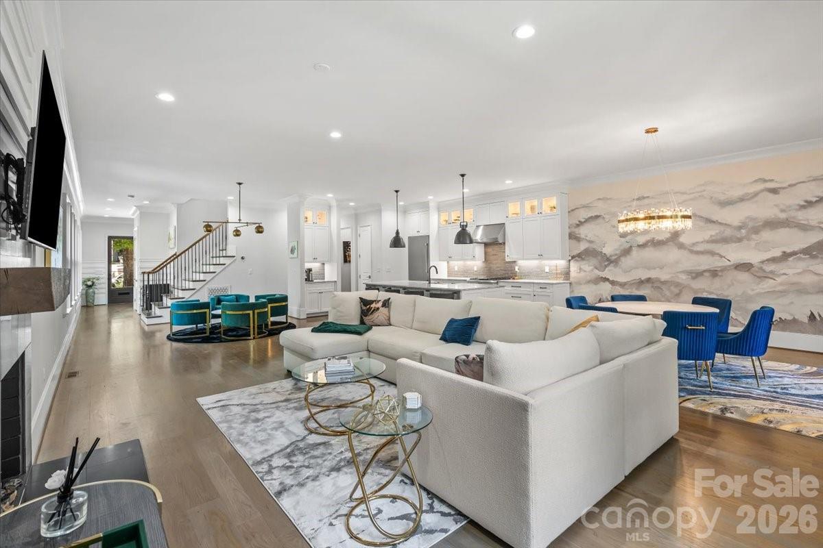 1160 S Kings Drive — Charlotte