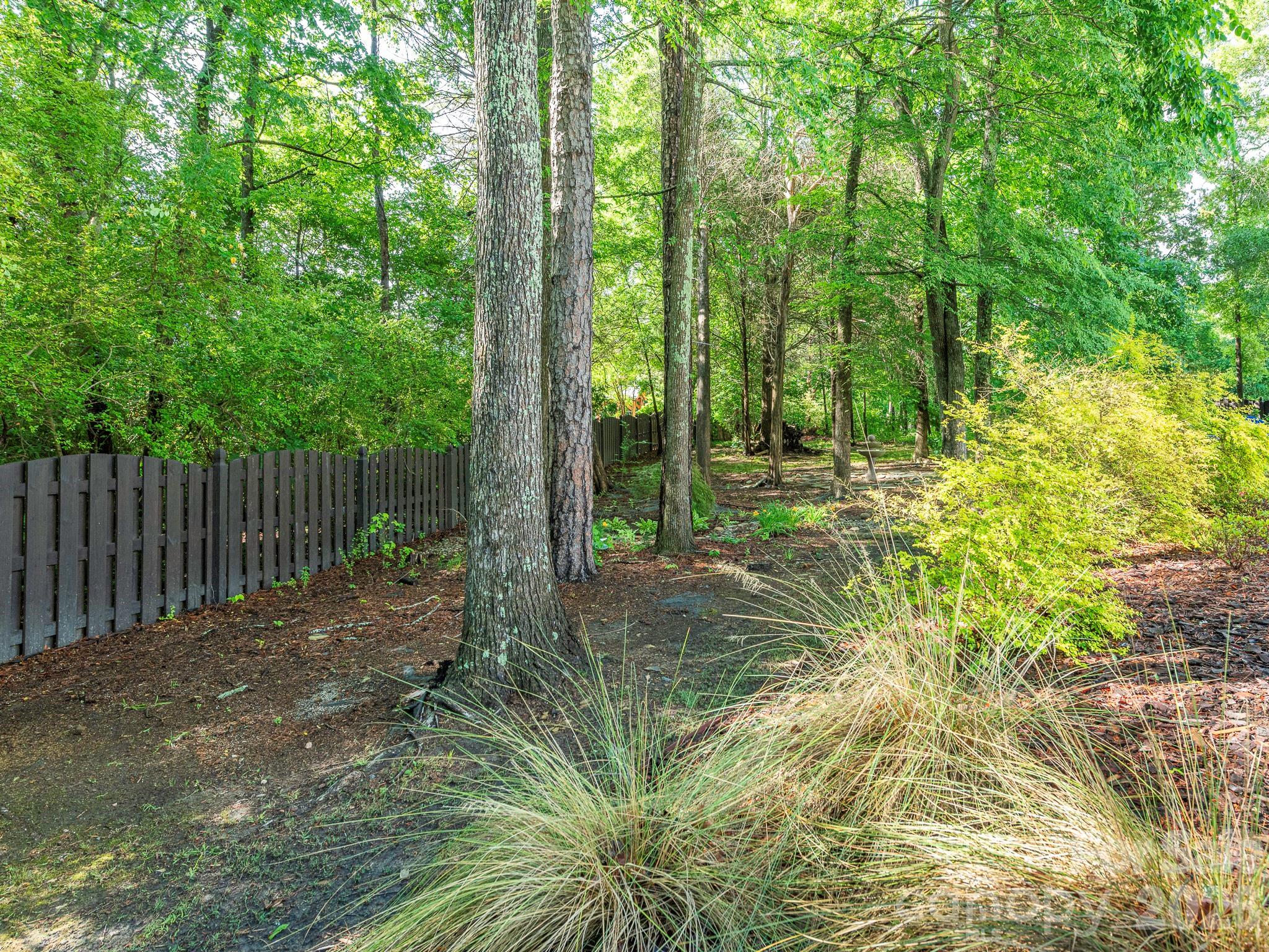 1409 Shade Tree Court — Matthews