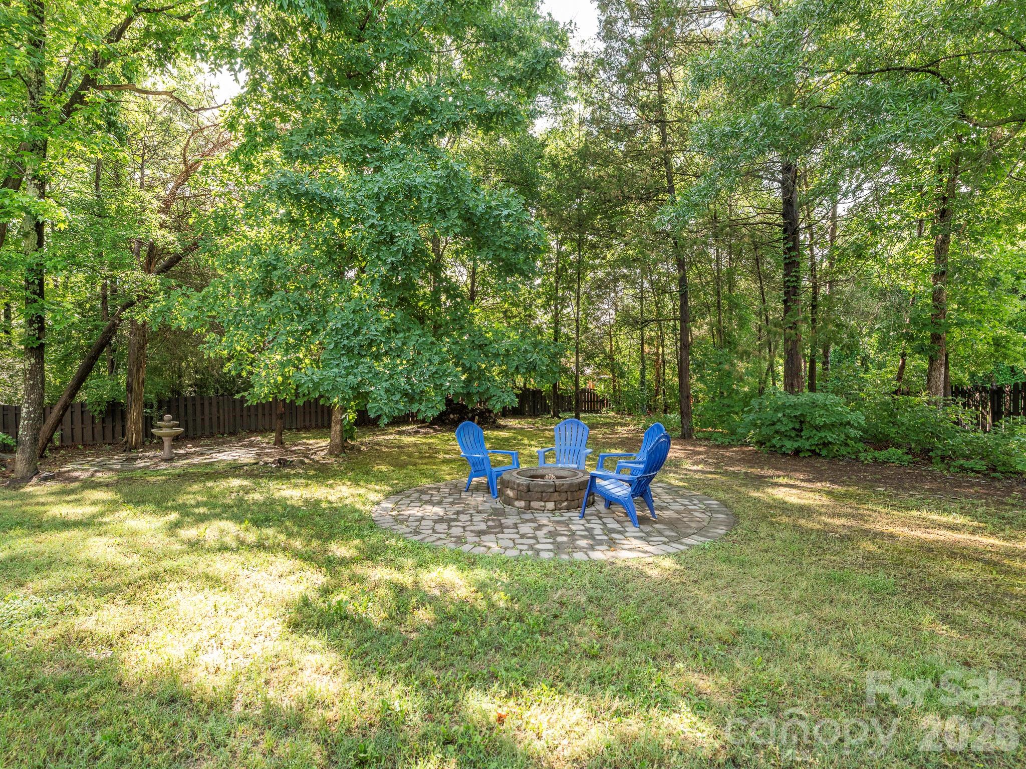 1409 Shade Tree Court — Matthews