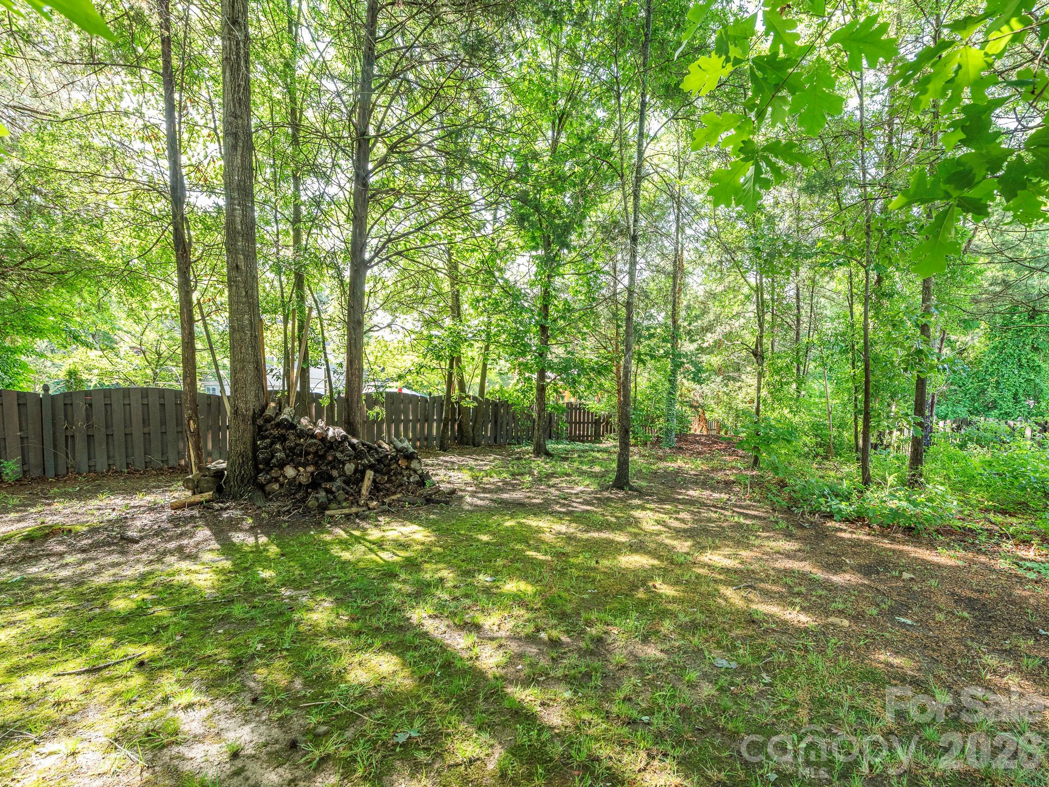 1409 Shade Tree Court — Matthews