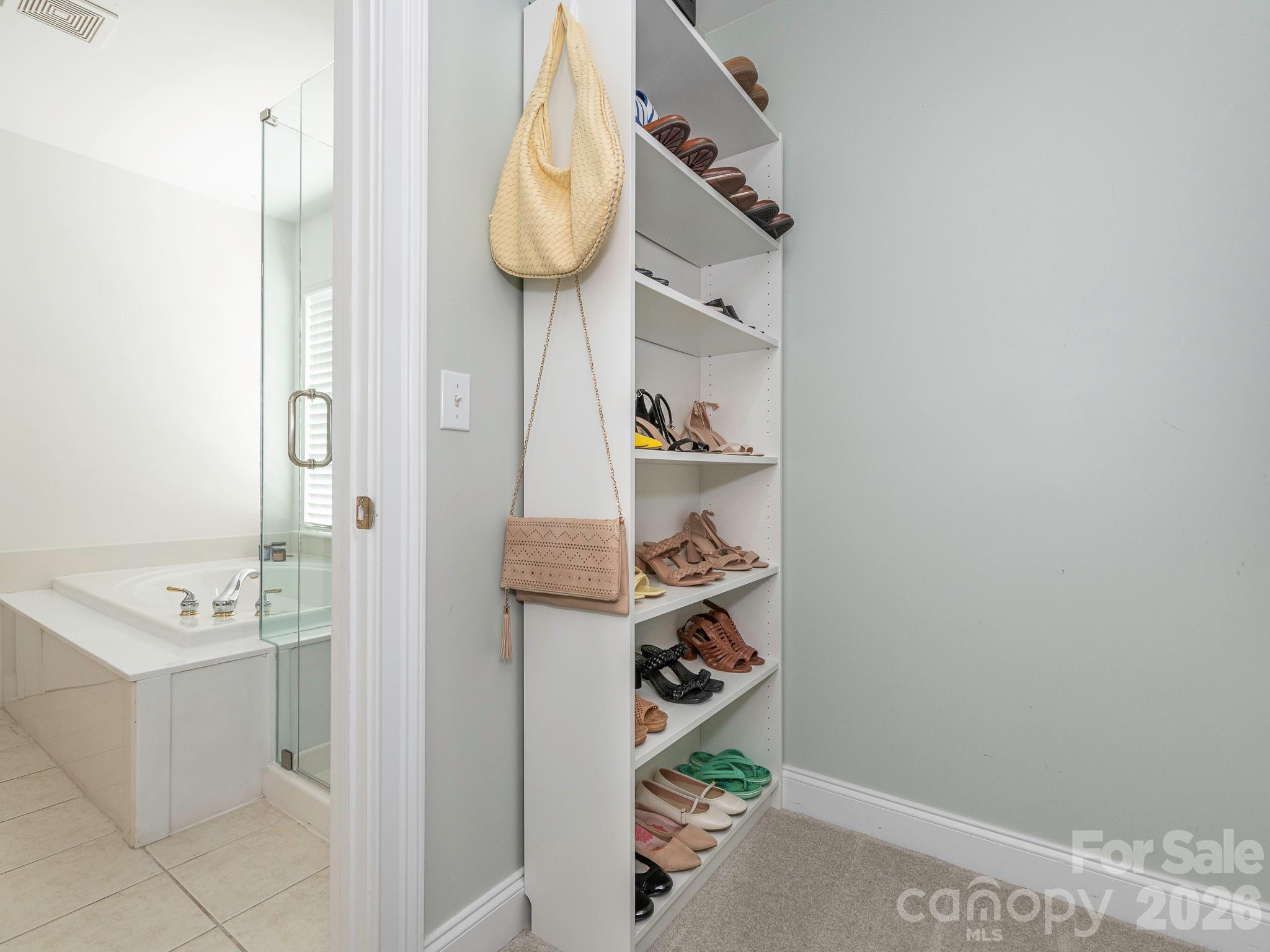 1409 Shade Tree Court — Matthews