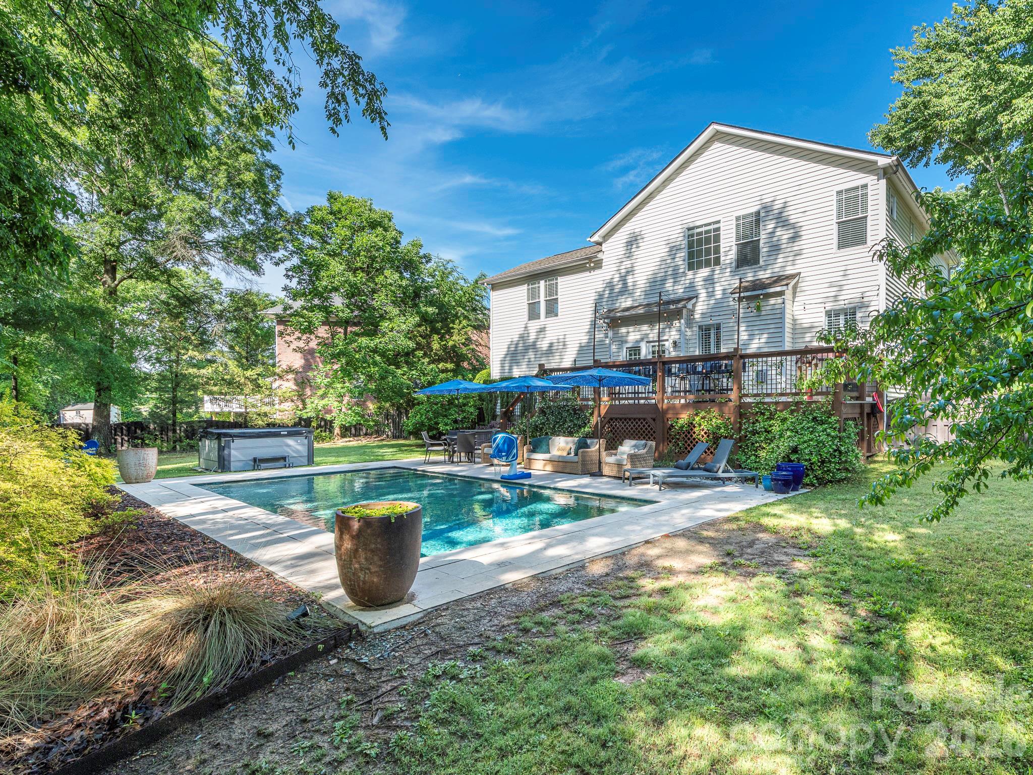 1409 Shade Tree Court — Matthews