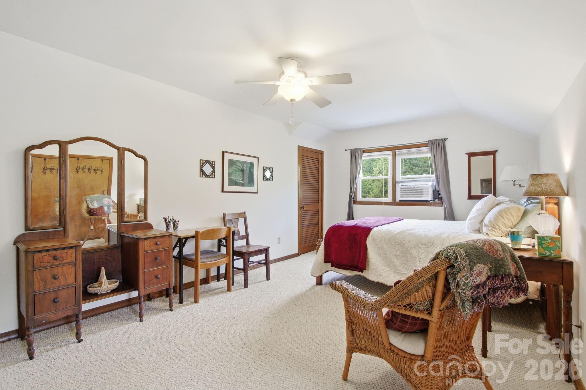 11 Summer Lane — Spruce Pine