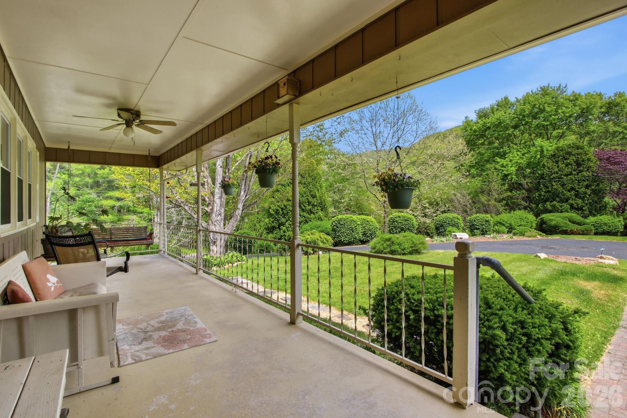 11 Summer Lane — Spruce Pine