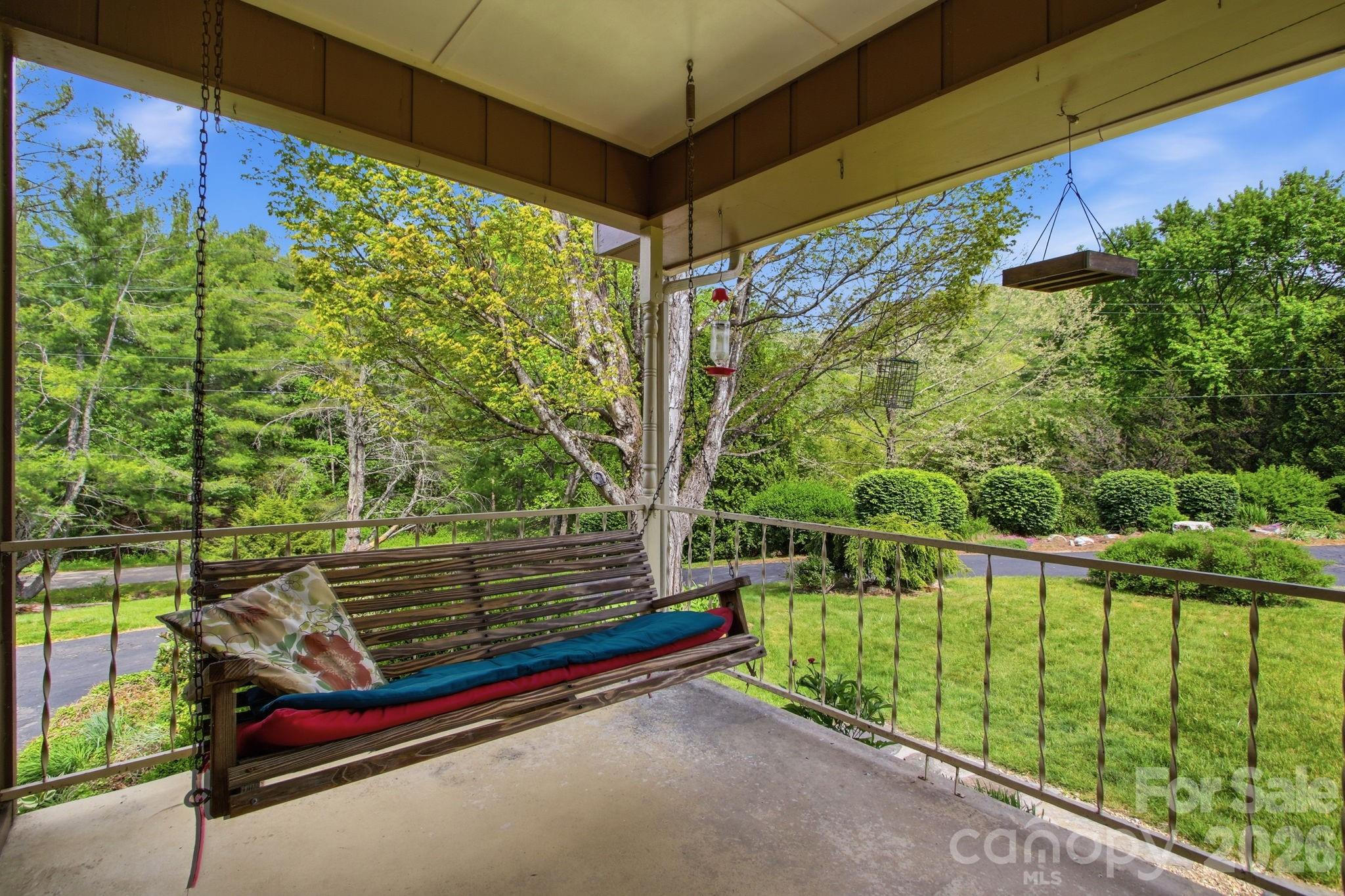 11 Summer Lane — Spruce Pine