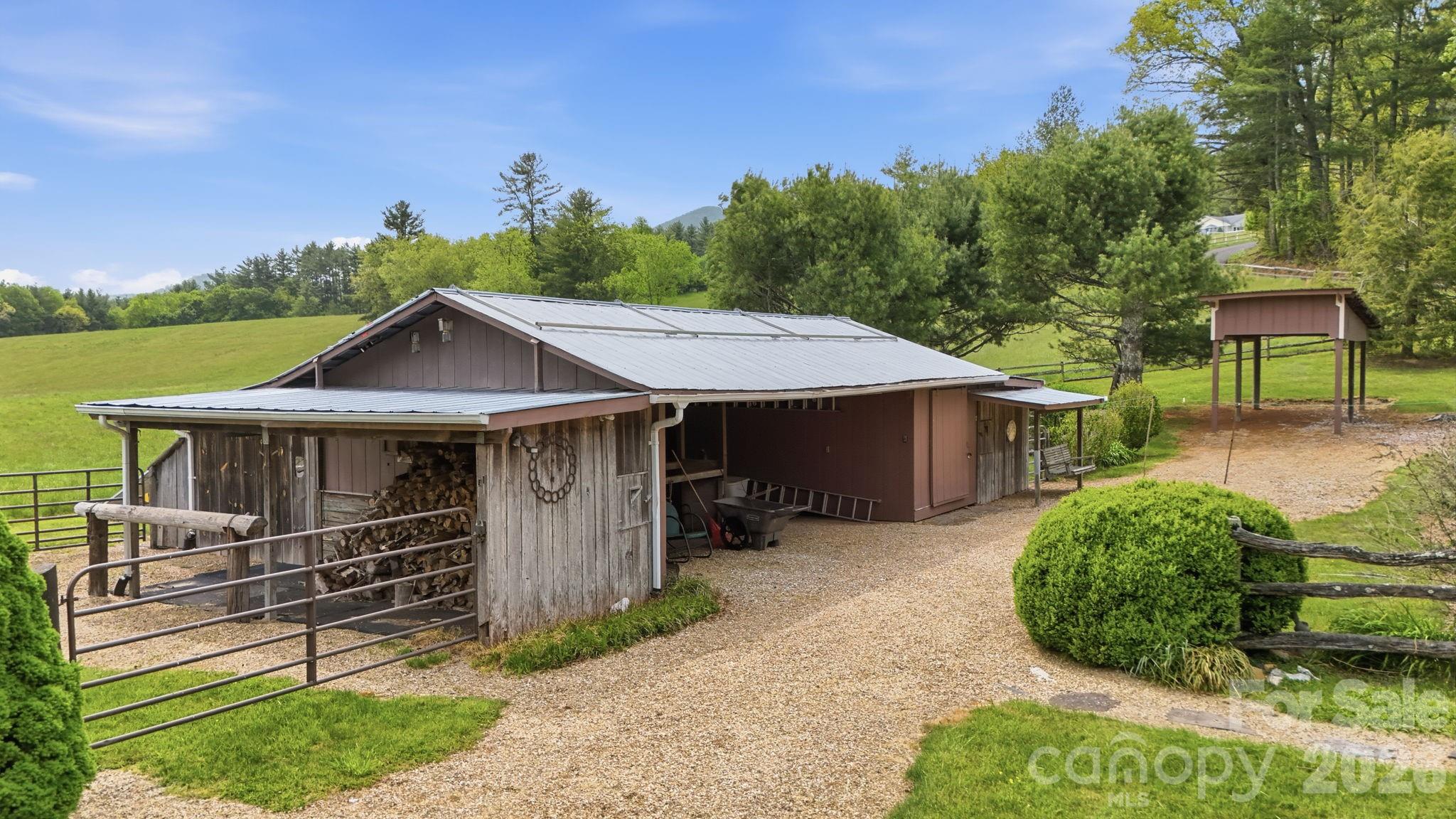 11 Summer Lane — Spruce Pine
