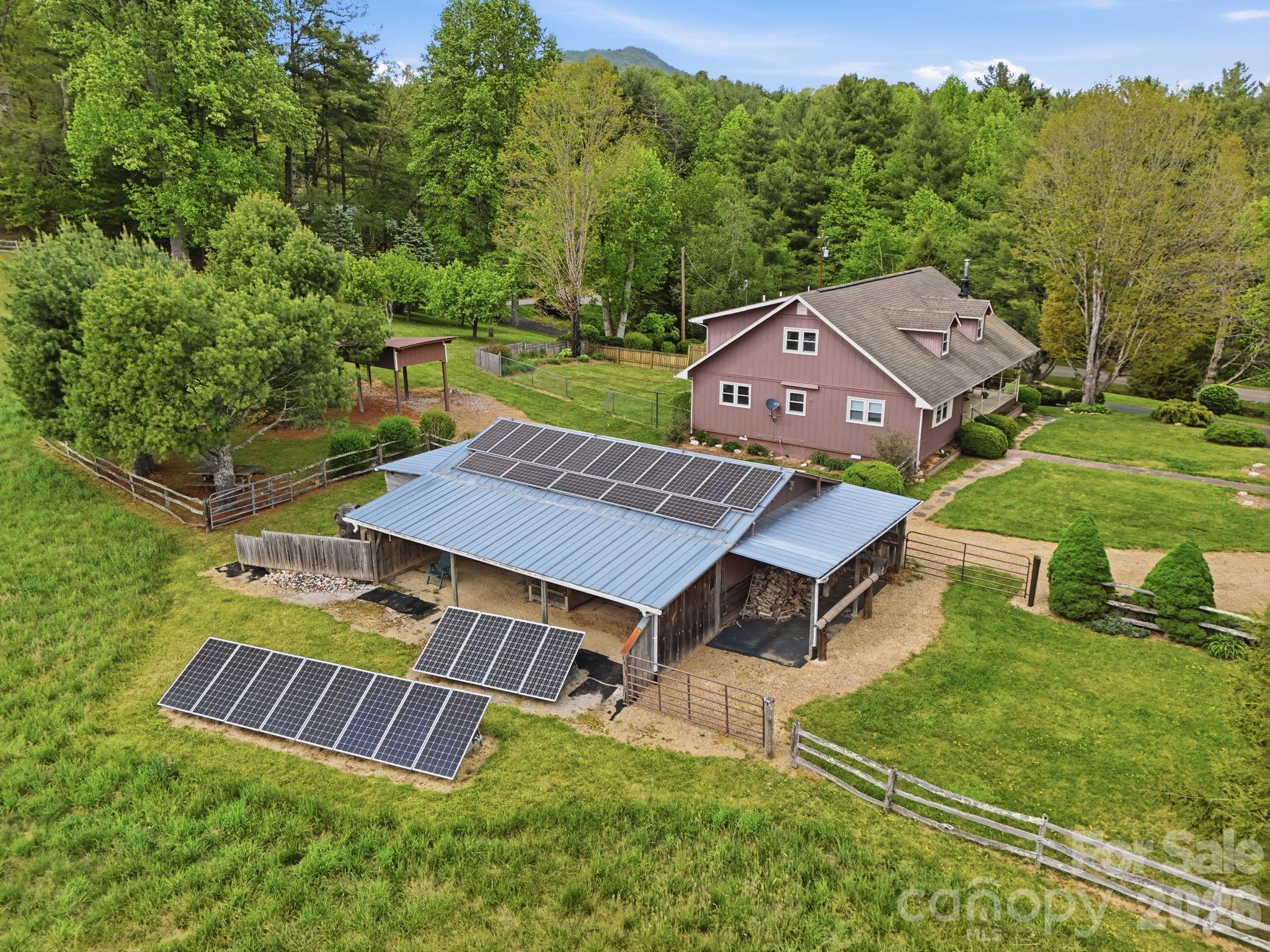 11 Summer Lane — Spruce Pine