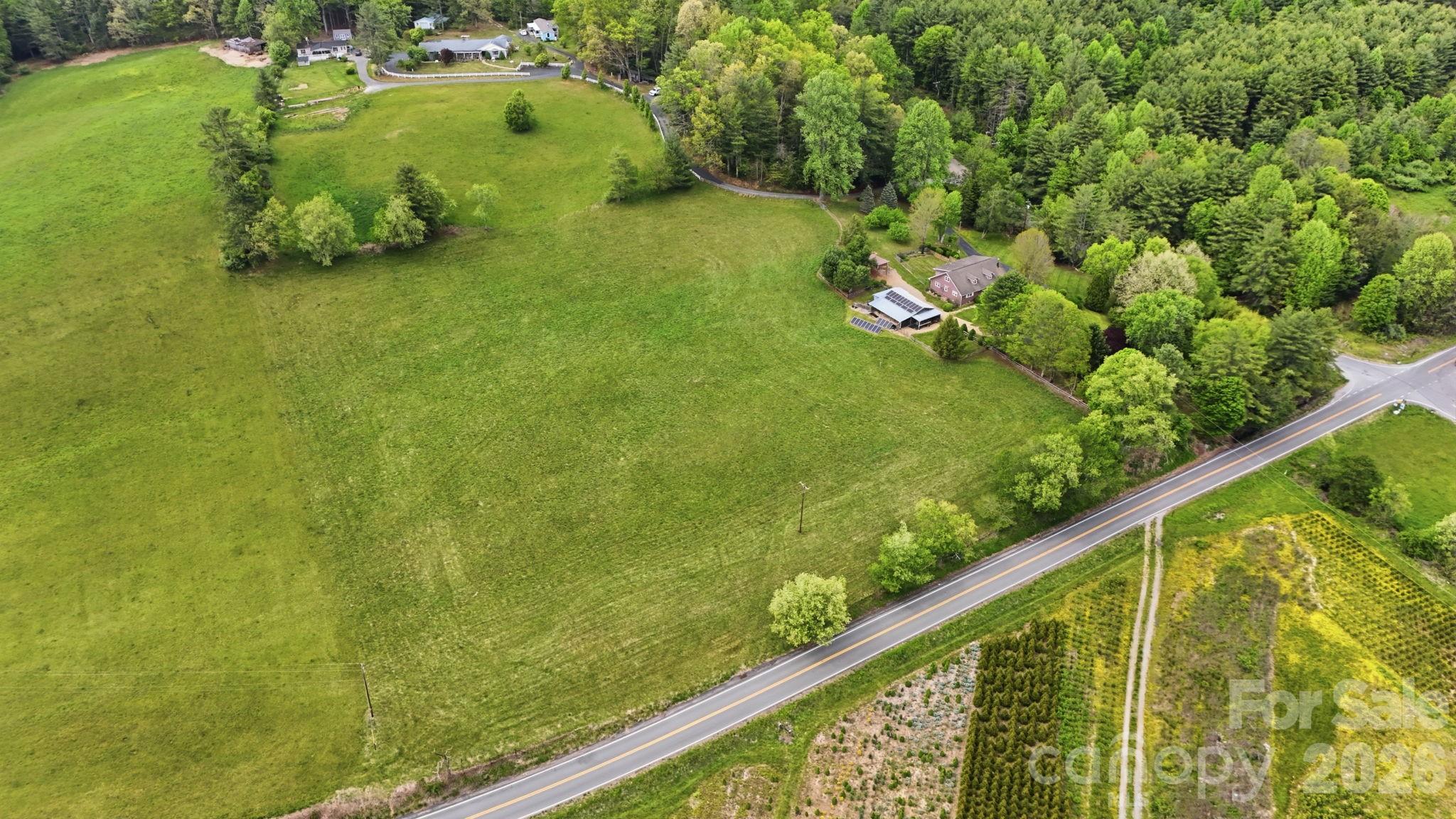 11 Summer Lane — Spruce Pine