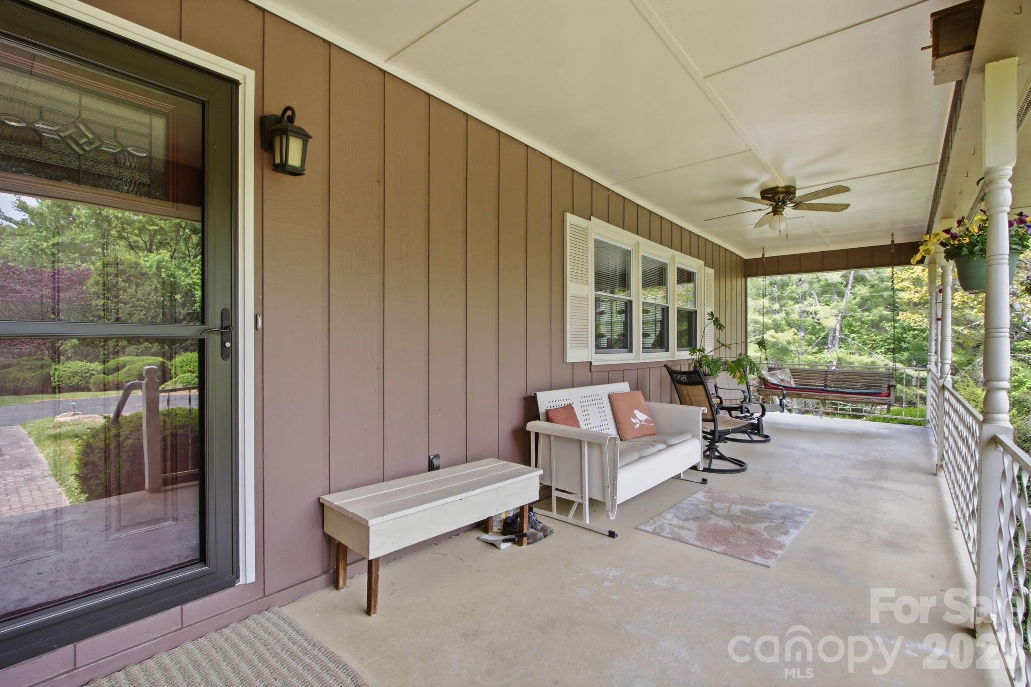 11 Summer Lane — Spruce Pine