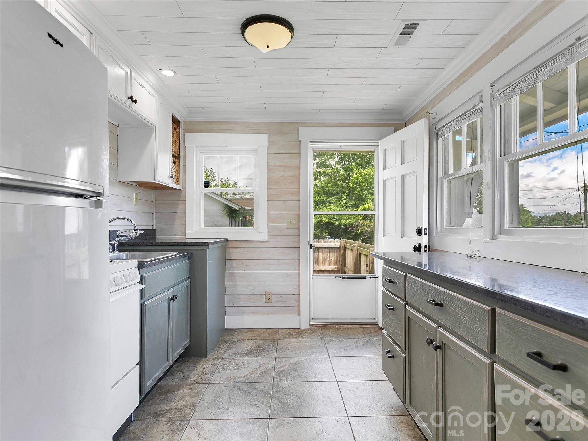 29 Salem Street — Brevard