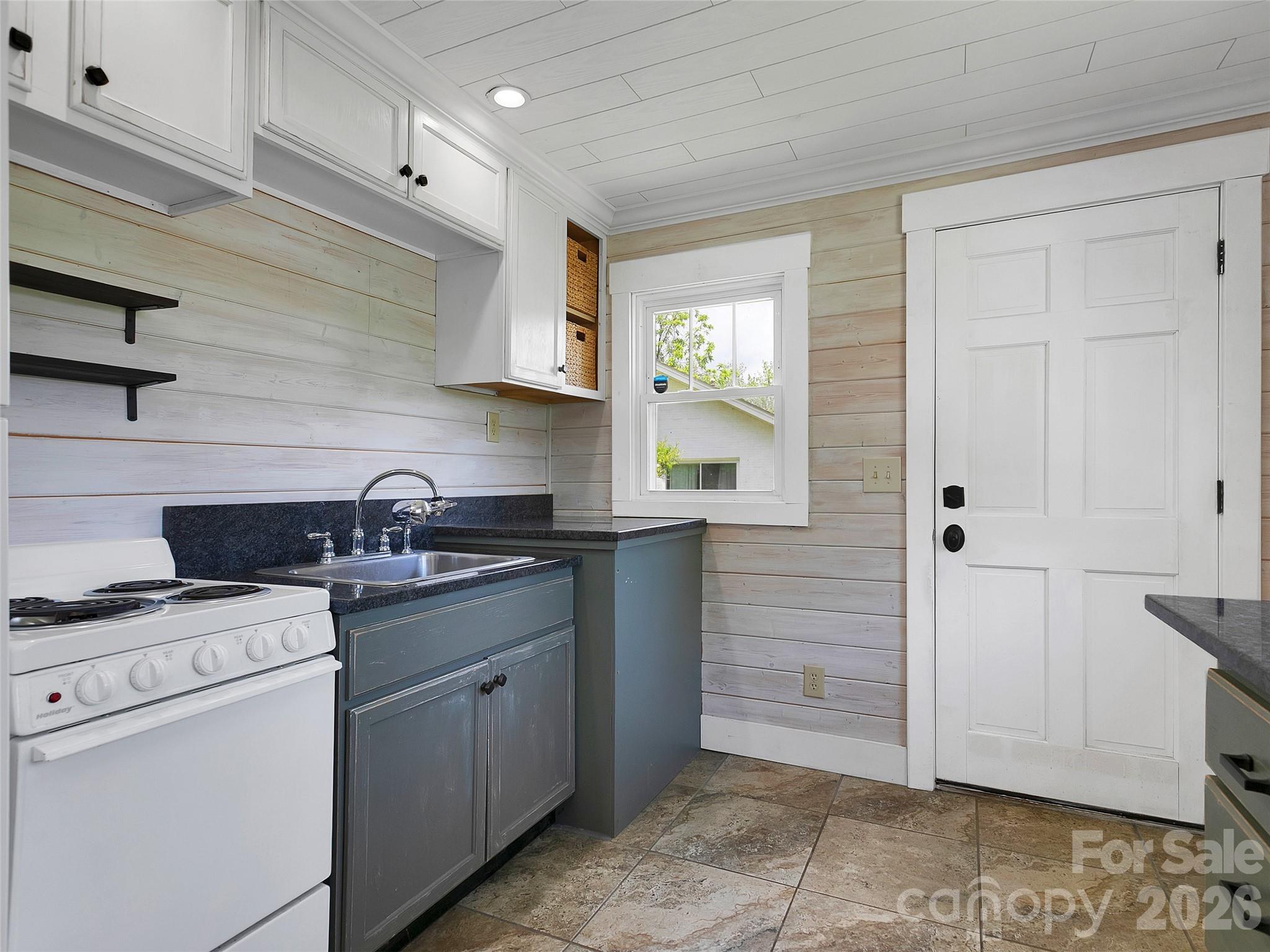 29 Salem Street — Brevard
