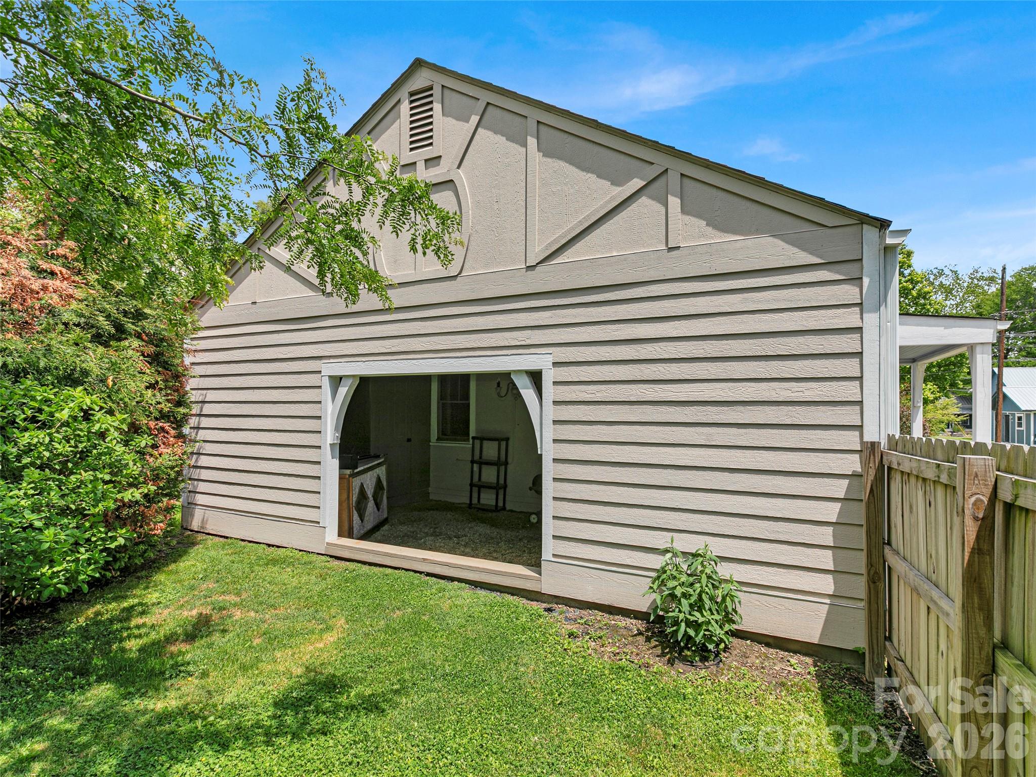 29 Salem Street — Brevard