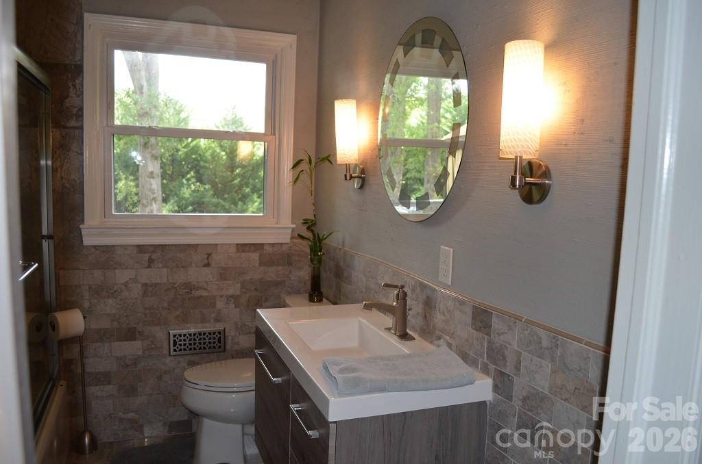1140 Bevis Drive — Charlotte