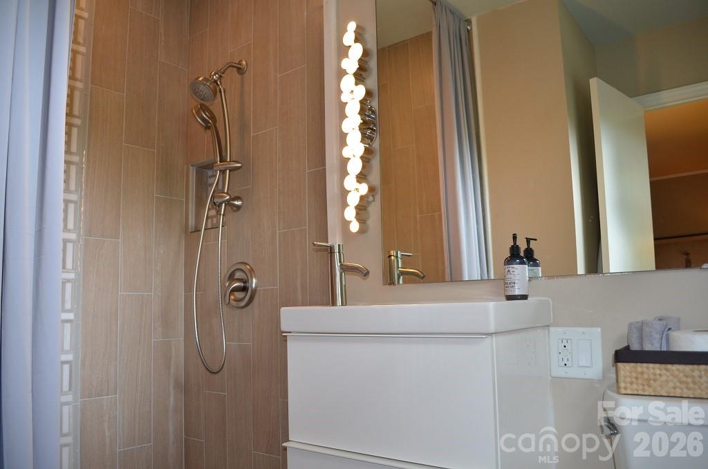 1140 Bevis Drive — Charlotte