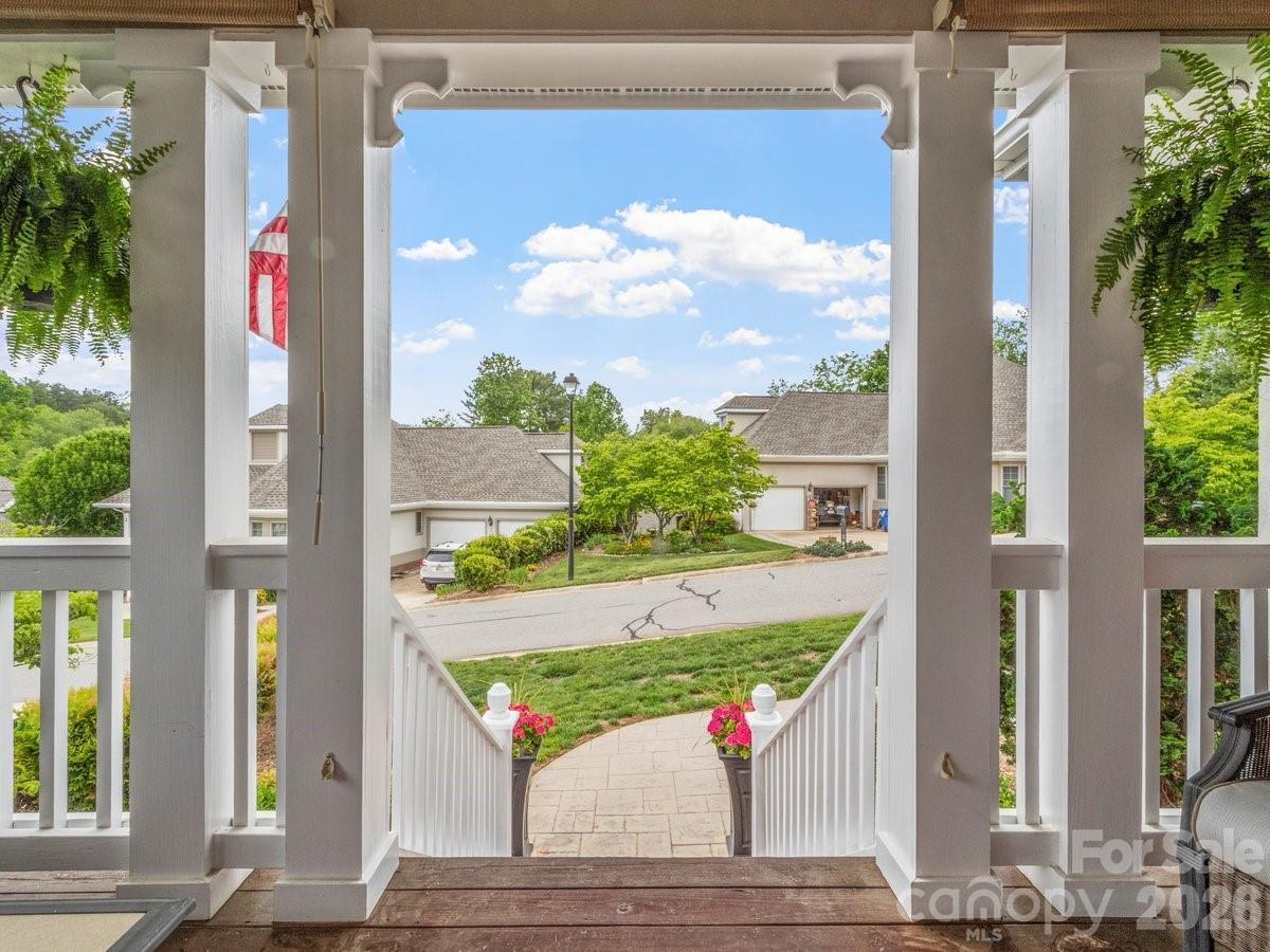 6 Creekside Way — Asheville