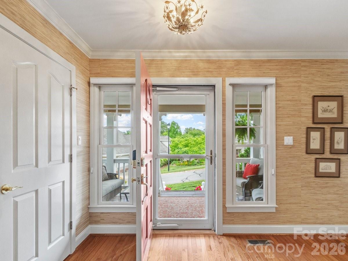 6 Creekside Way — Asheville