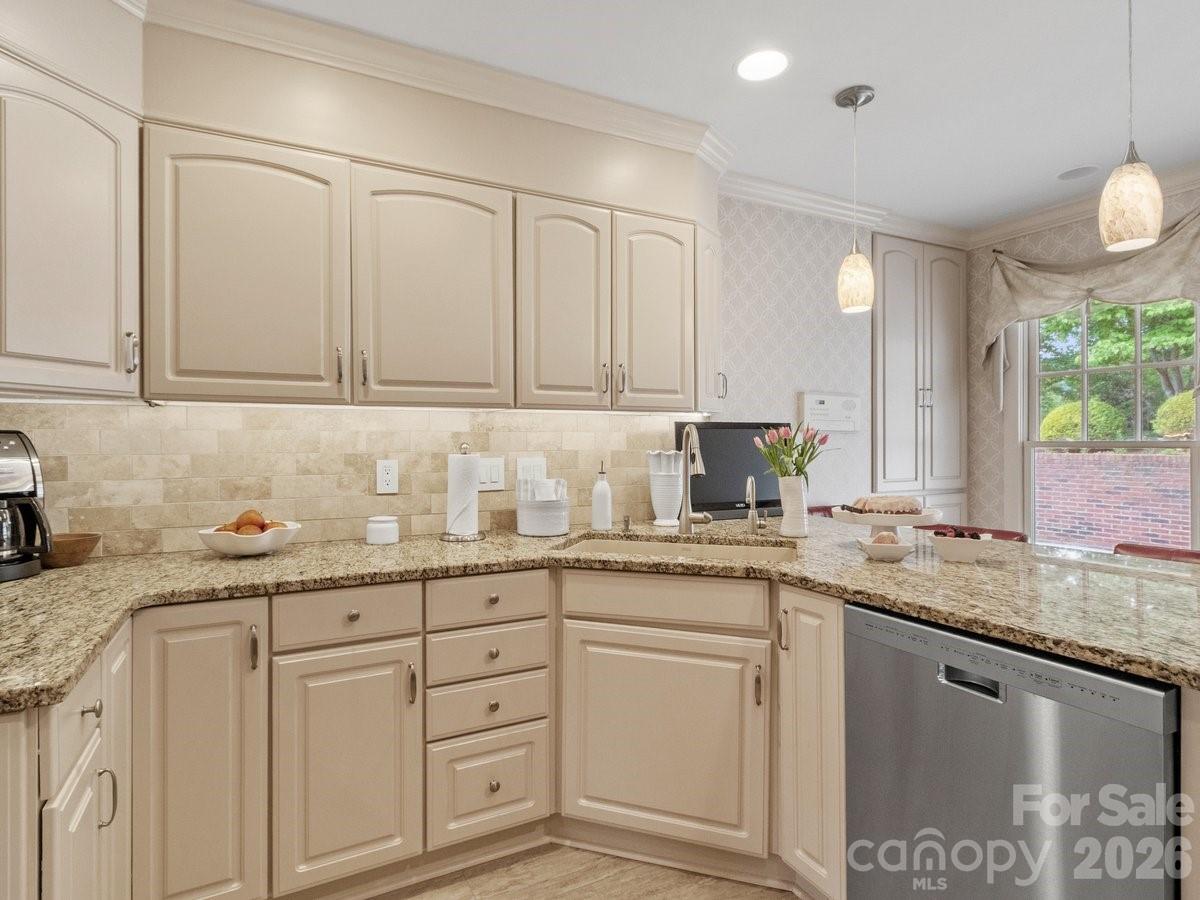6 Creekside Way — Asheville