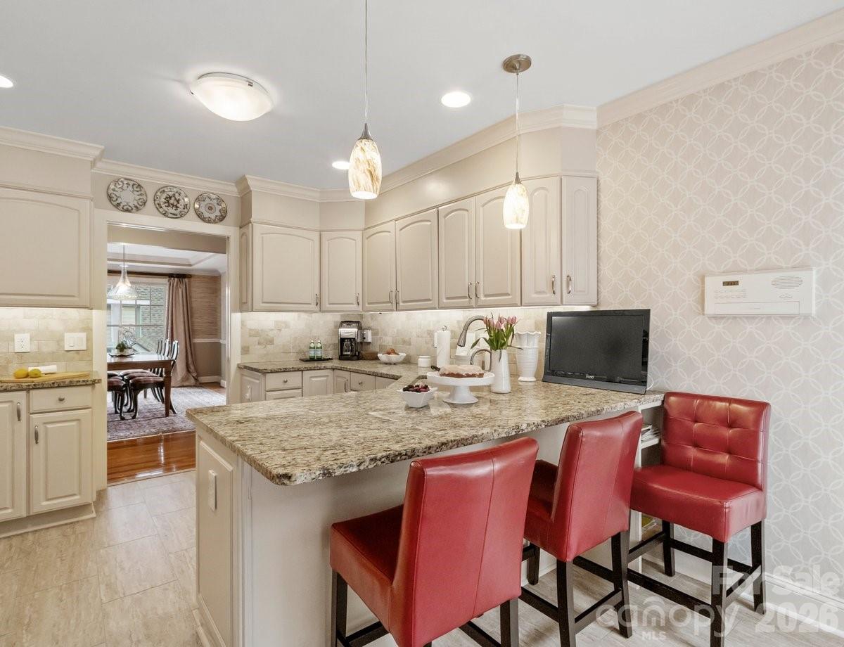 6 Creekside Way — Asheville