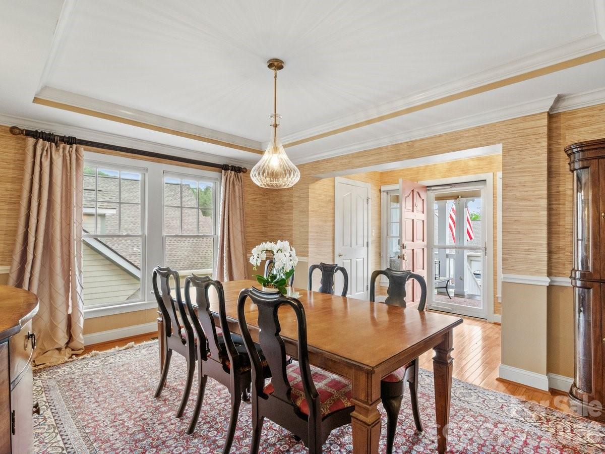6 Creekside Way — Asheville