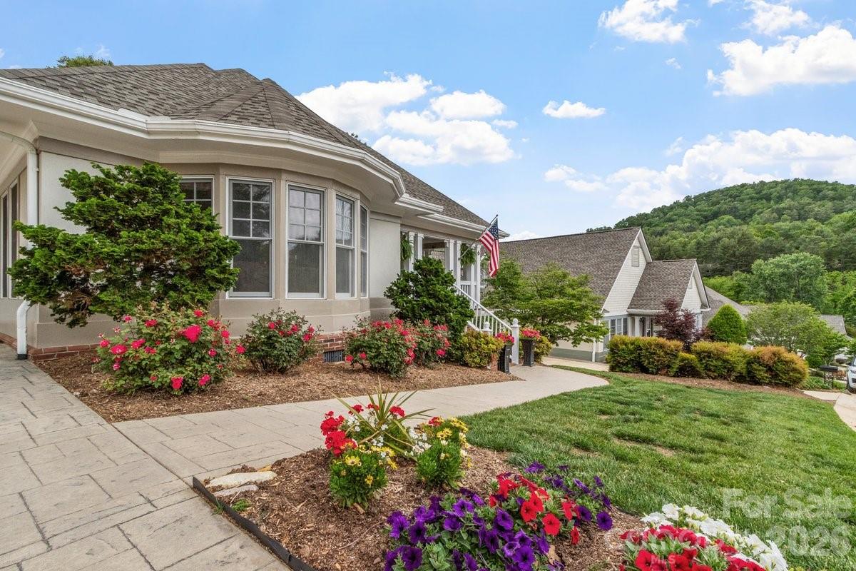 6 Creekside Way — Asheville