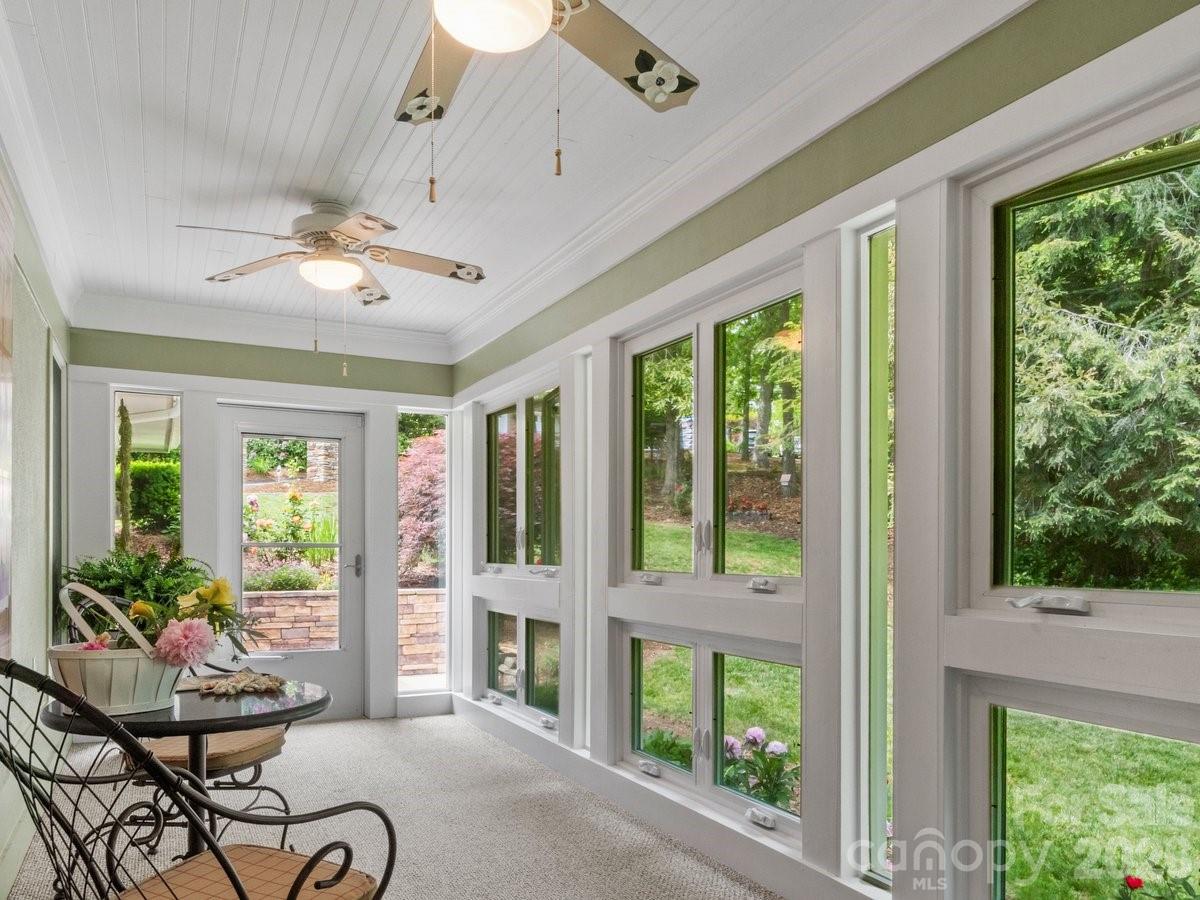 6 Creekside Way — Asheville