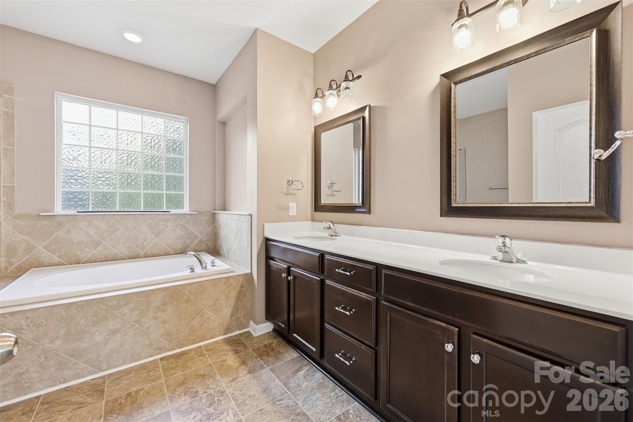 10580 Skipping Rock Lane NW — Concord