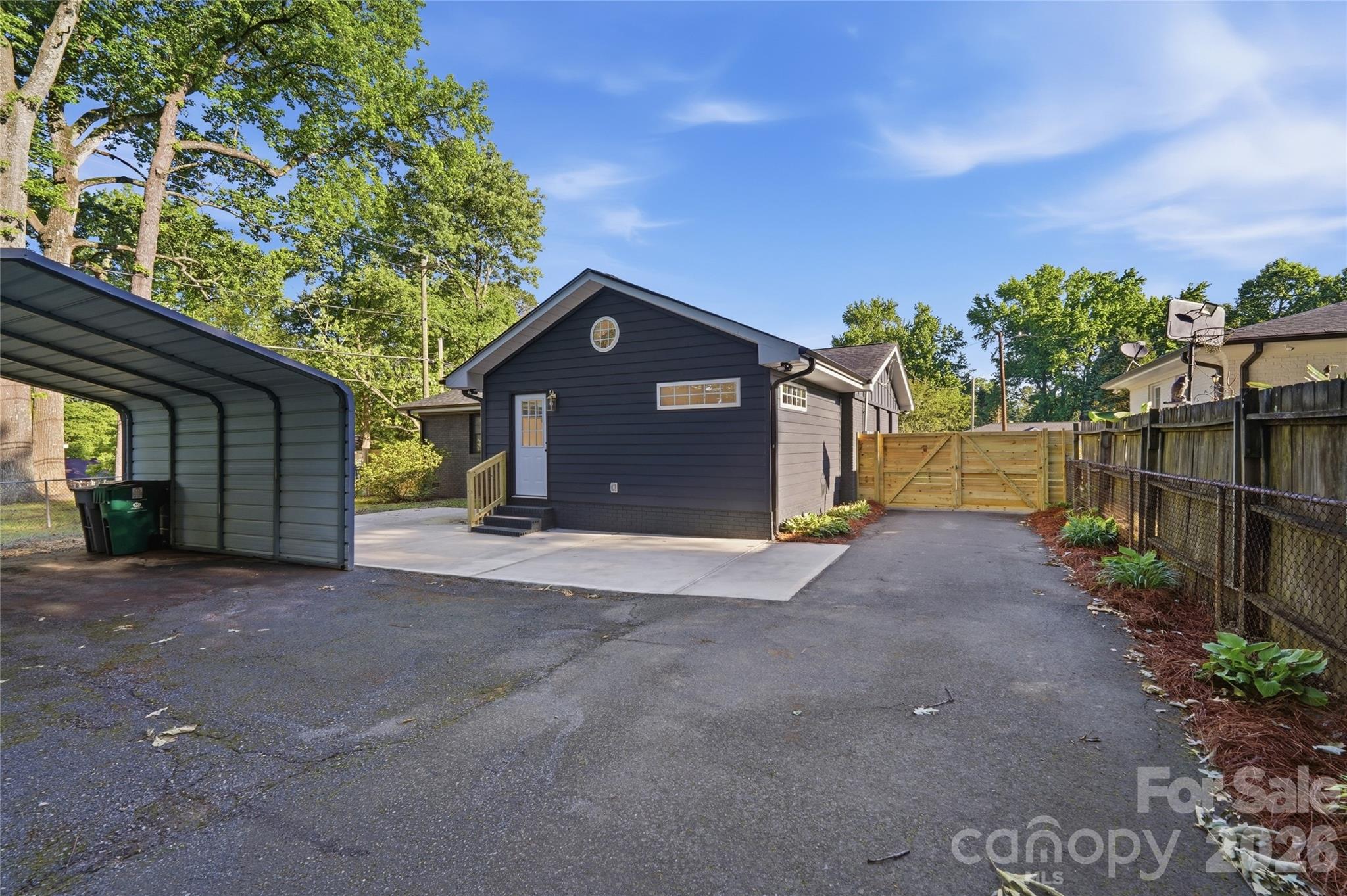4314 Ivanhoe Place — Charlotte
