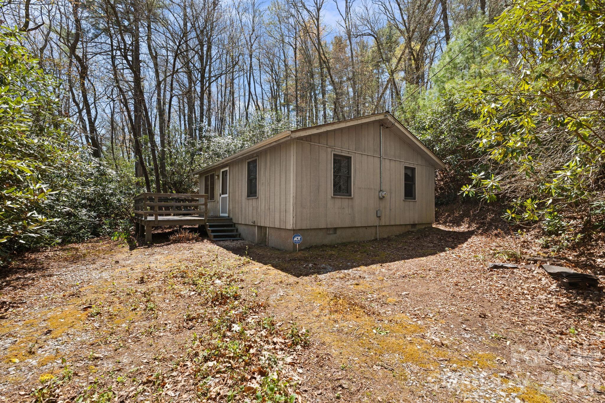 8977 Rose Hollow Avenue — Newland