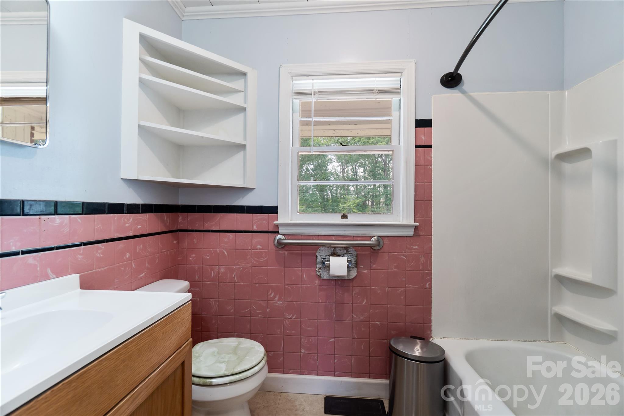 421 E Passaic Street — Peachland