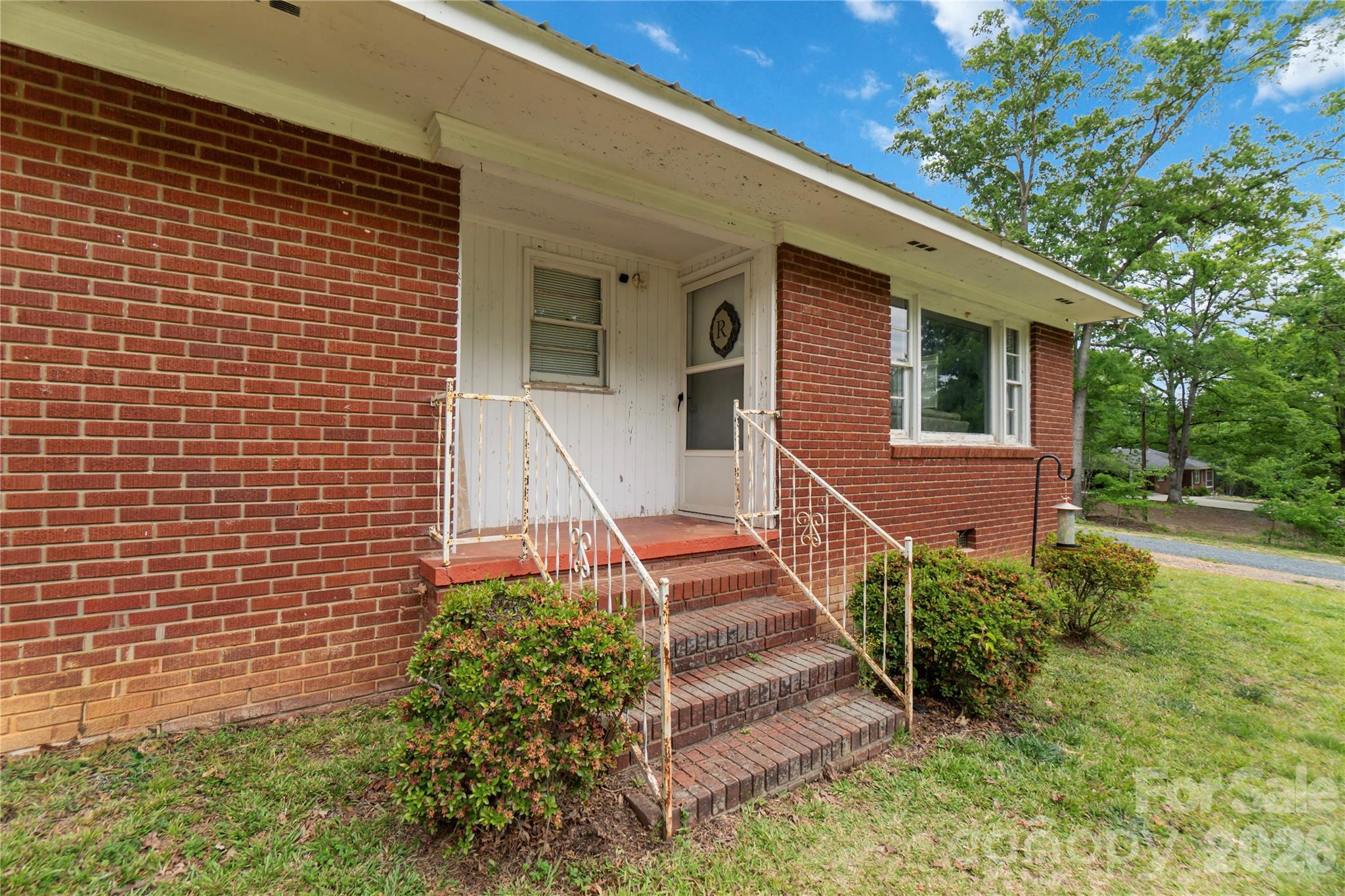 421 E Passaic Street — Peachland
