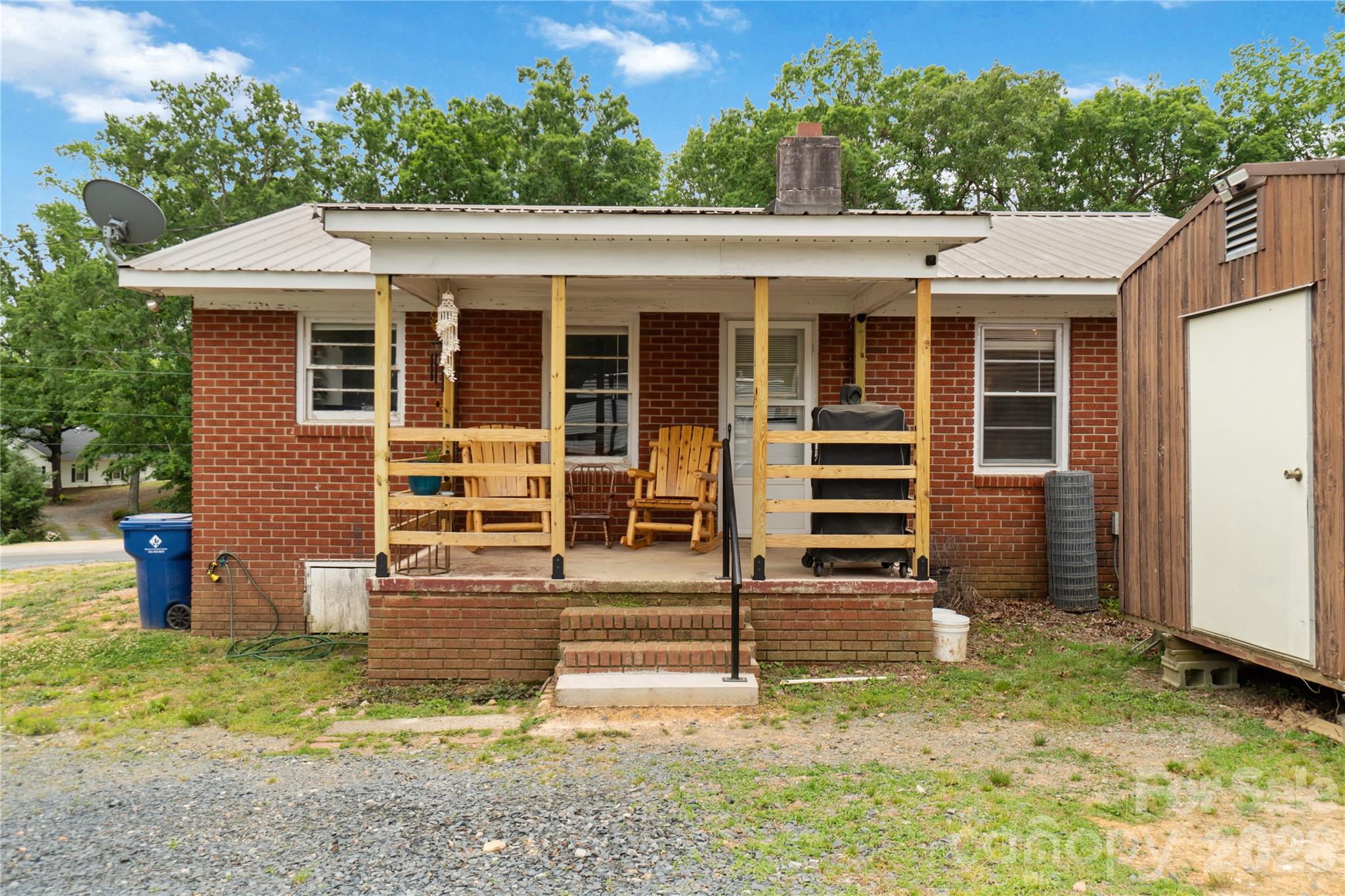 421 E Passaic Street — Peachland