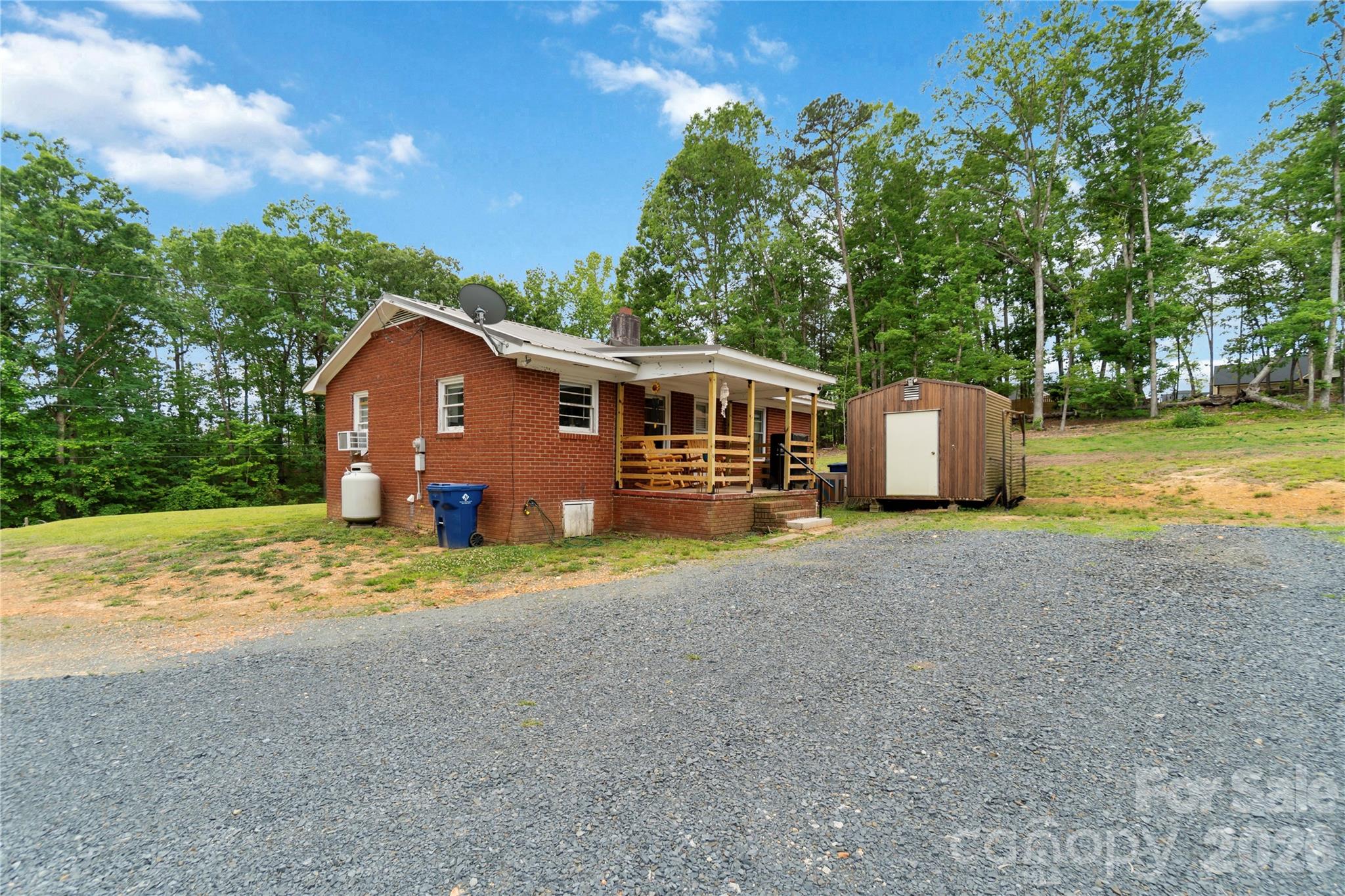 421 E Passaic Street — Peachland