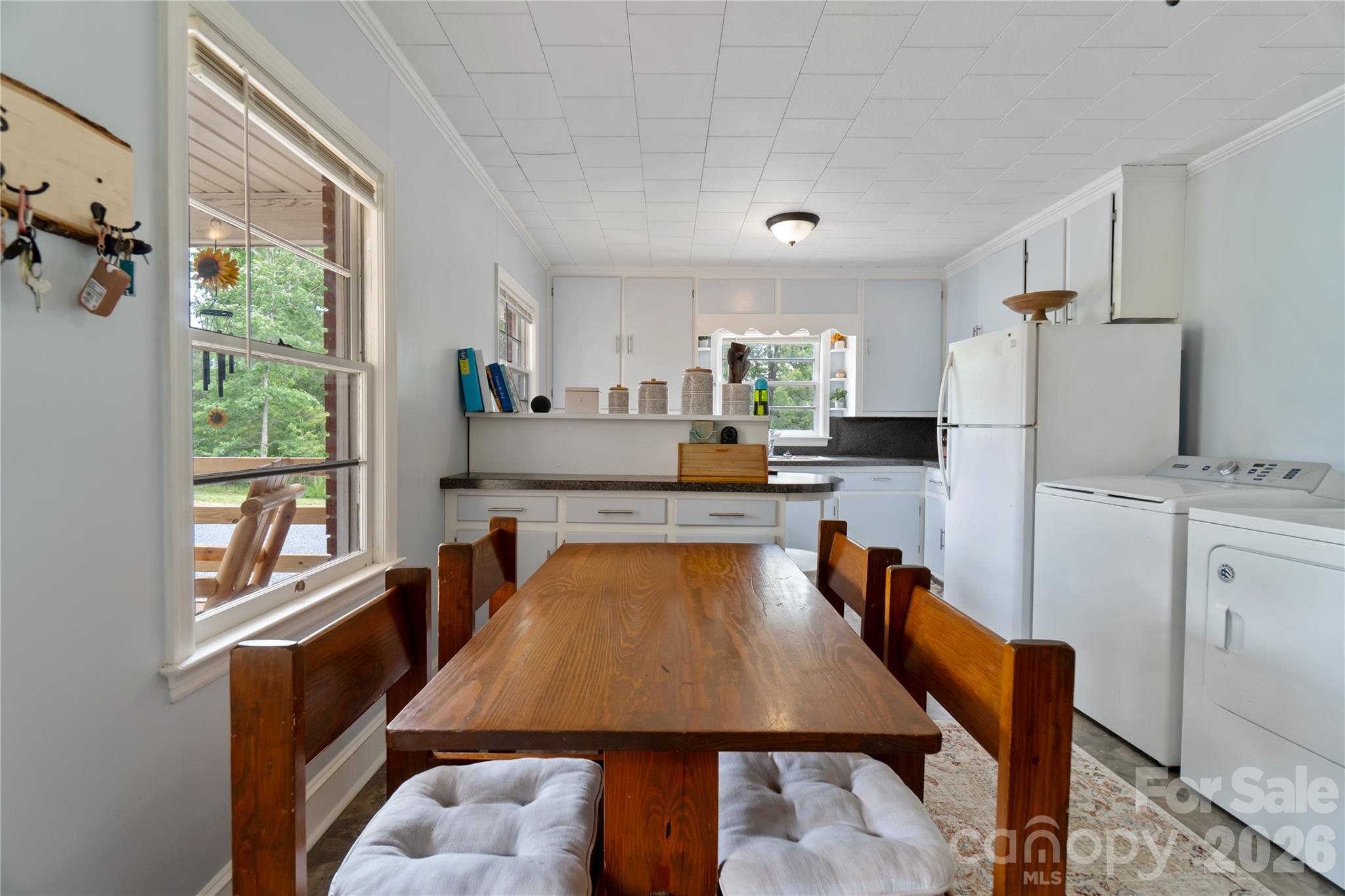 421 E Passaic Street — Peachland